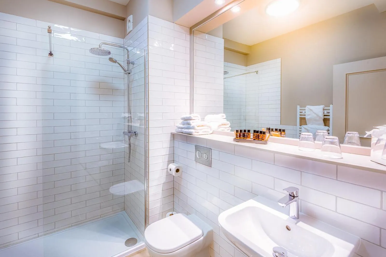 Deluxe Twin Room in Bishop's Gate Hotel