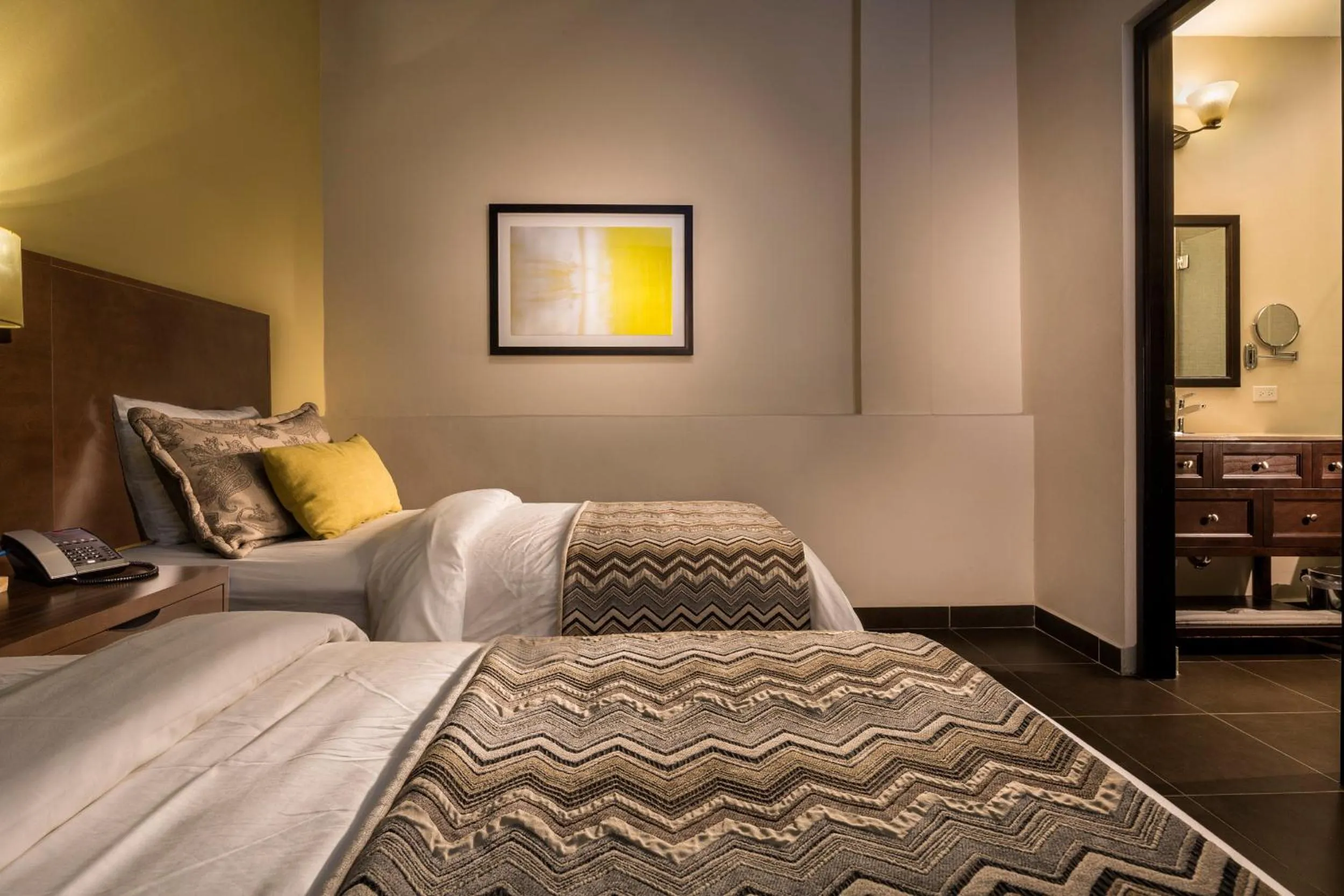 Interior Two Twin in Decanter Hotel