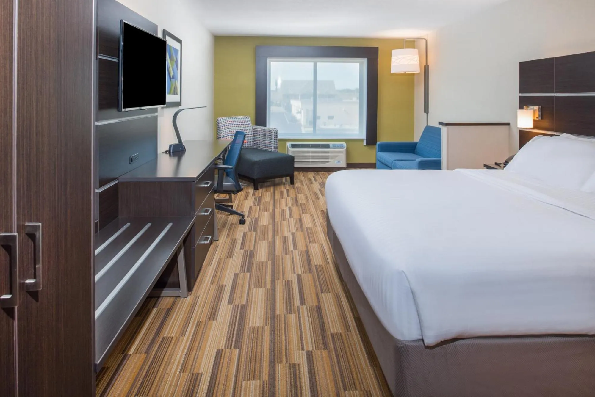 Standard King Room with Sofa Bed in Holiday Inn Express Hotel & Suites Bismarck by IHG