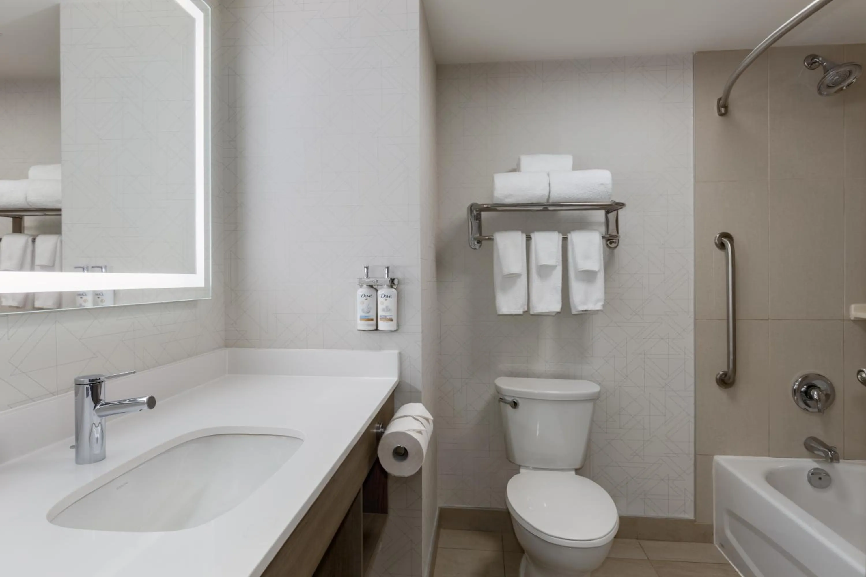 Queen Room with Two Queen Beds - Mobility Access Tub/Non-Smoking in Holiday Inn Express & Suites Ottawa East-Orleans by IHG