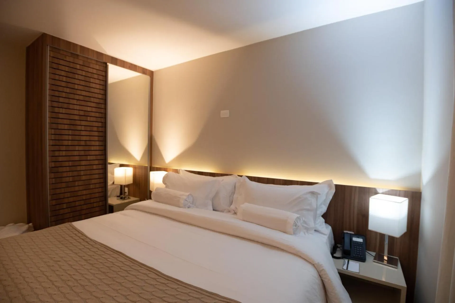 Double Executive Suite with King Bed in Intercity BH Expo