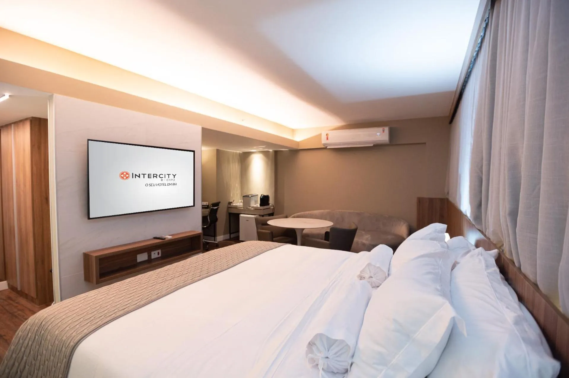 Double Premium Suite with King Bed in Intercity BH Expo