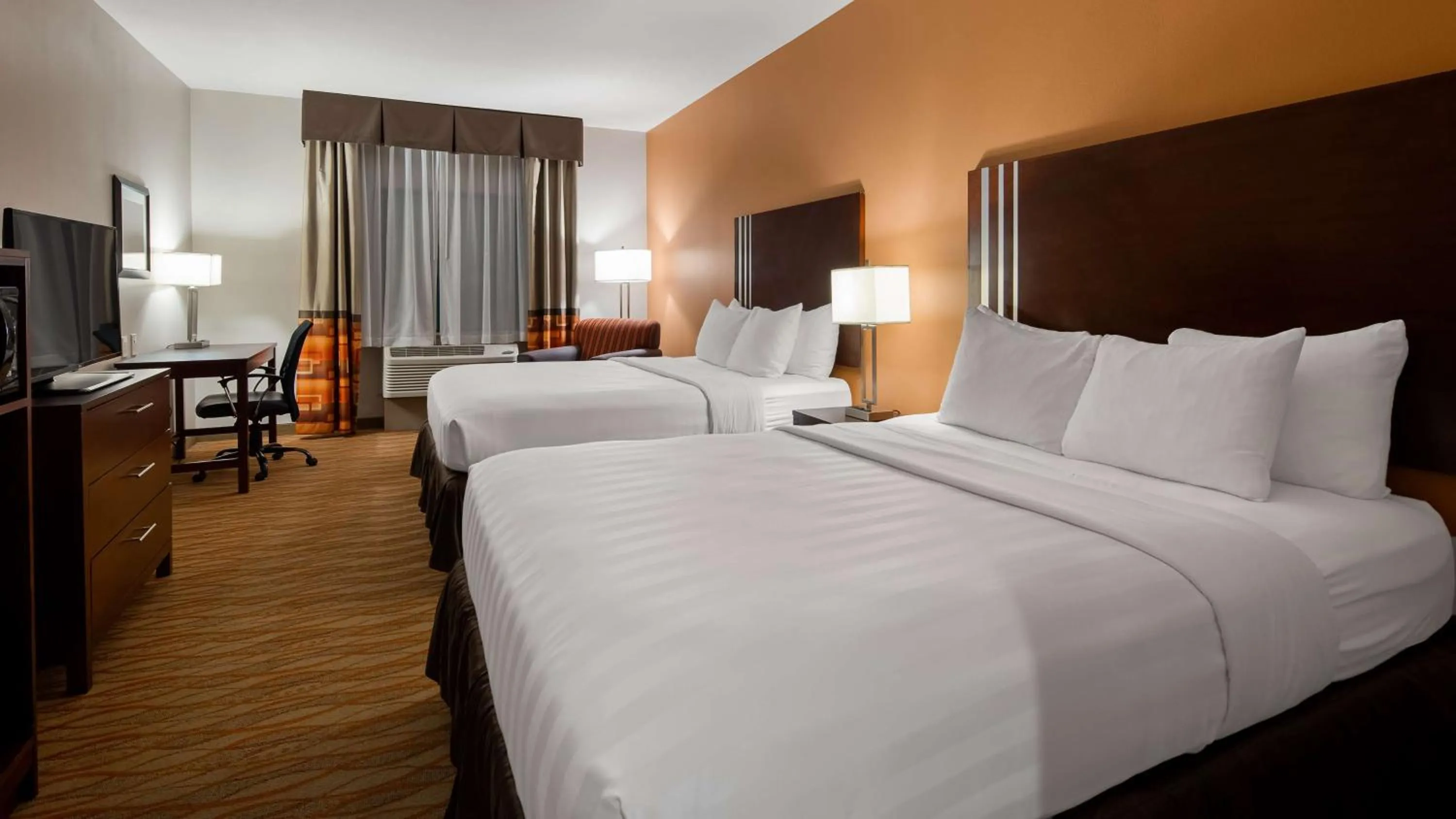 Queen Room with Two Queen Beds - Disability Access in Best Western Plus Spring Inn & Suites
