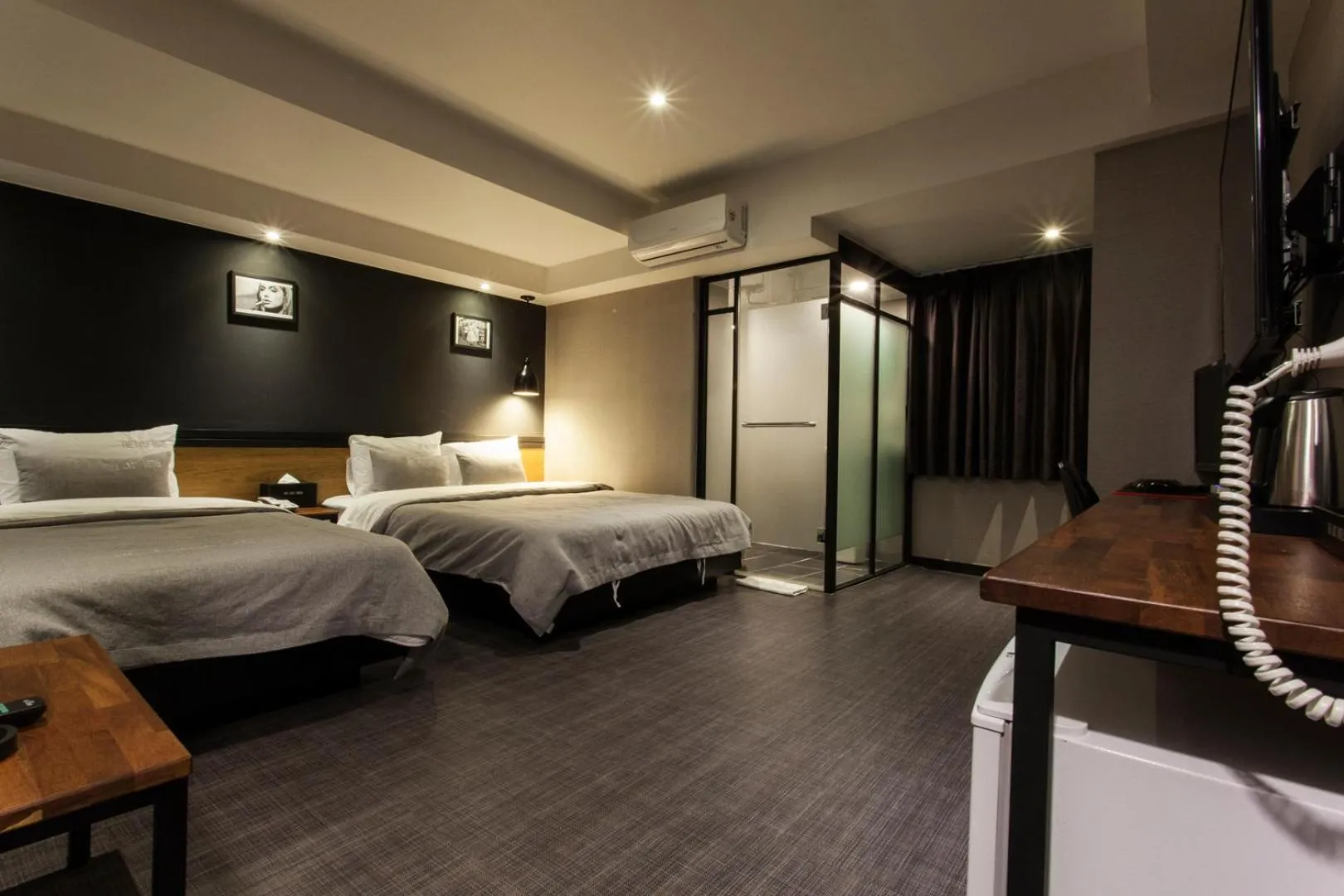 Deluxe Twin Room in The Last Hotel Nampo