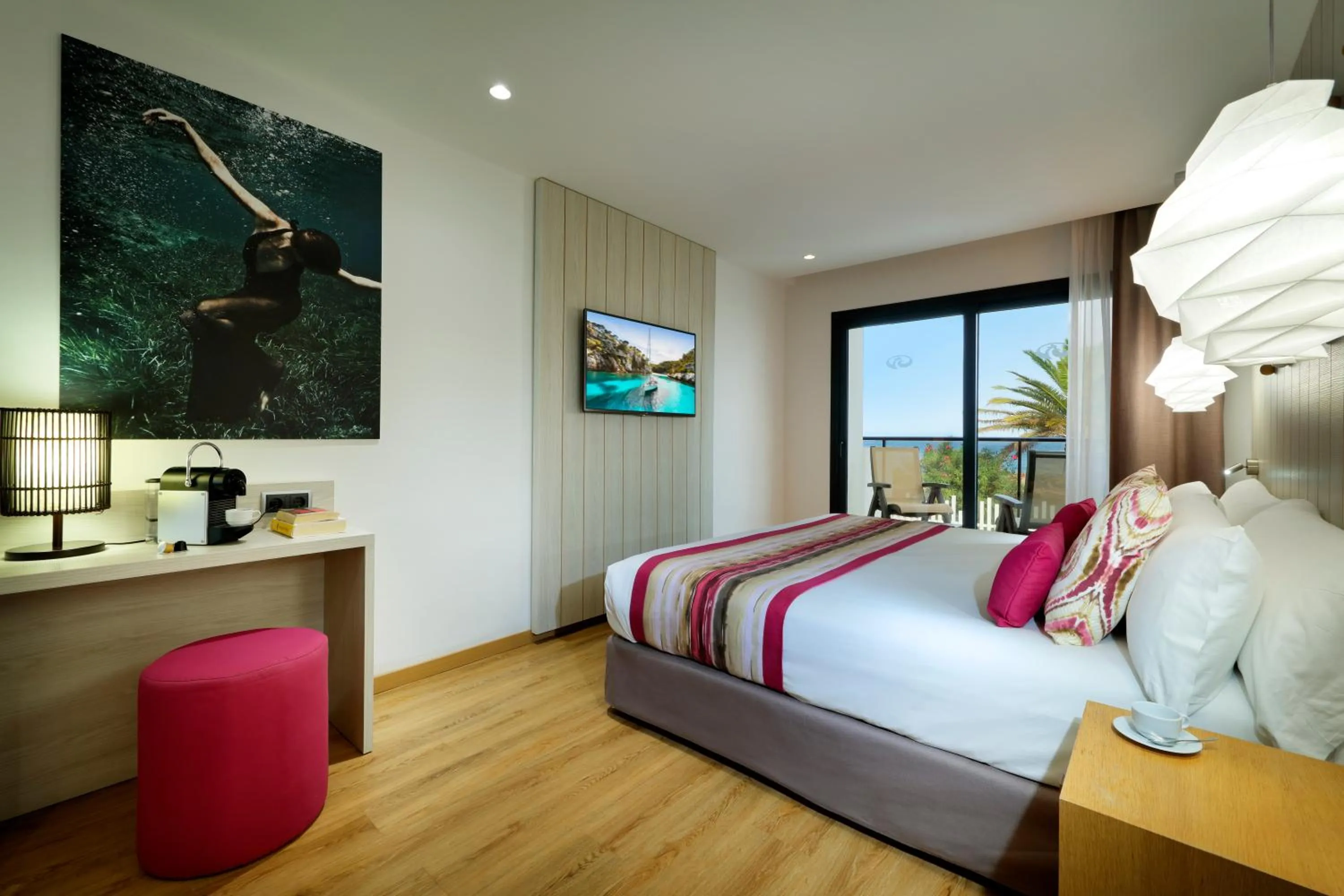  Deluxe Seafront View in Grand Palladium White Island Resort & Spa - All Inclusive