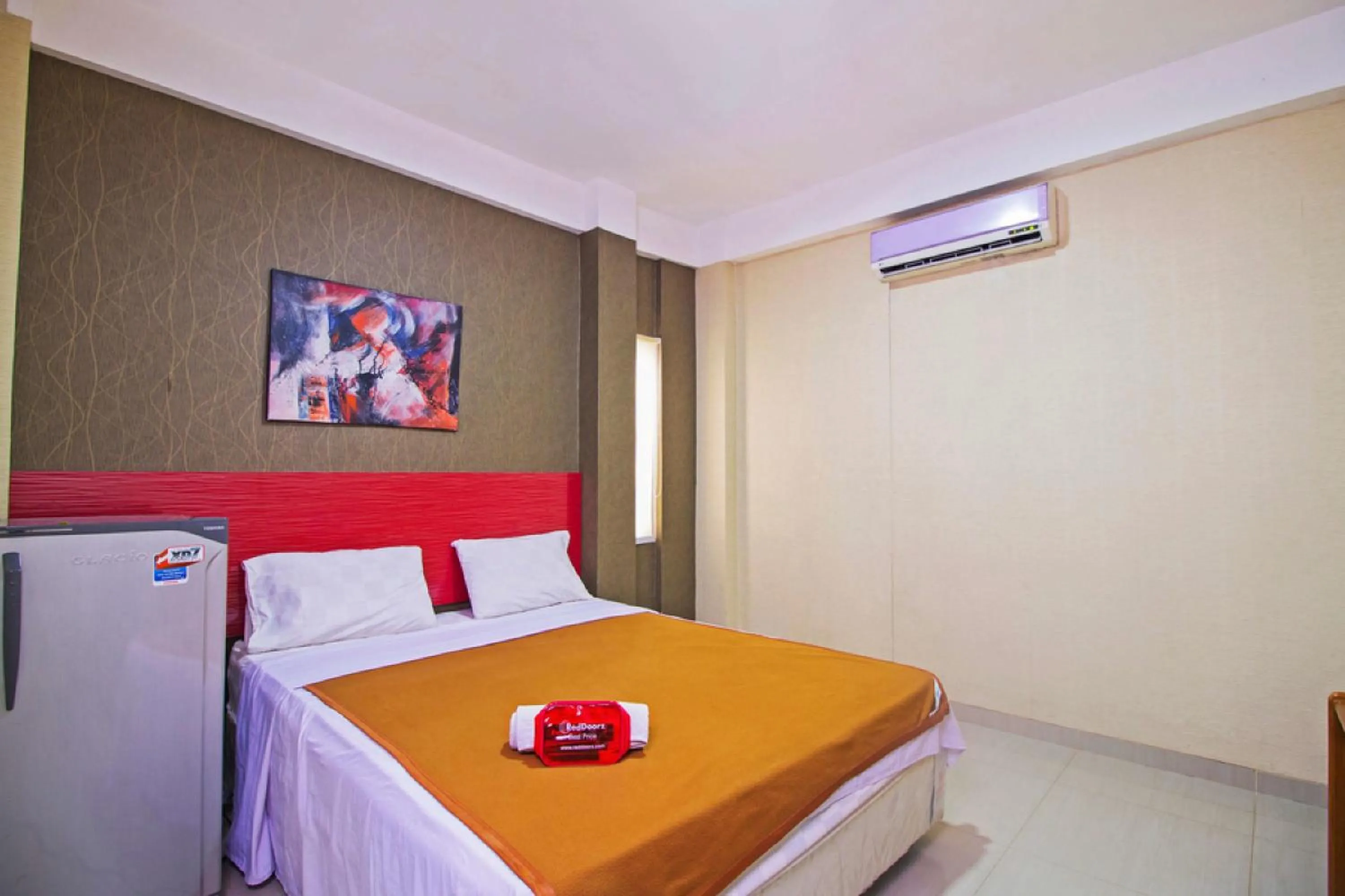 RedDoorz Double Room in RedDoorz near Cilandak Town Square