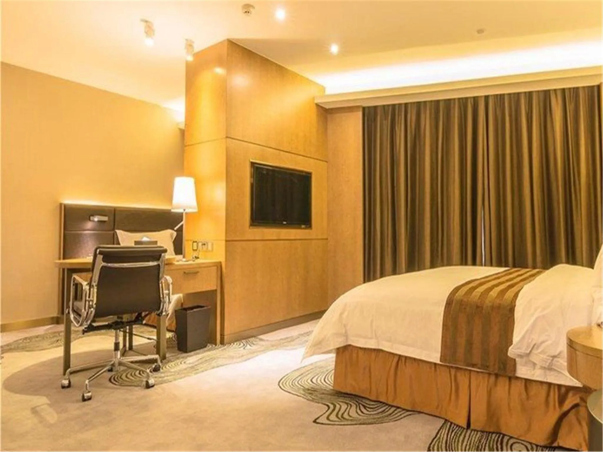 Finance Business King Room in The Summit Hotel