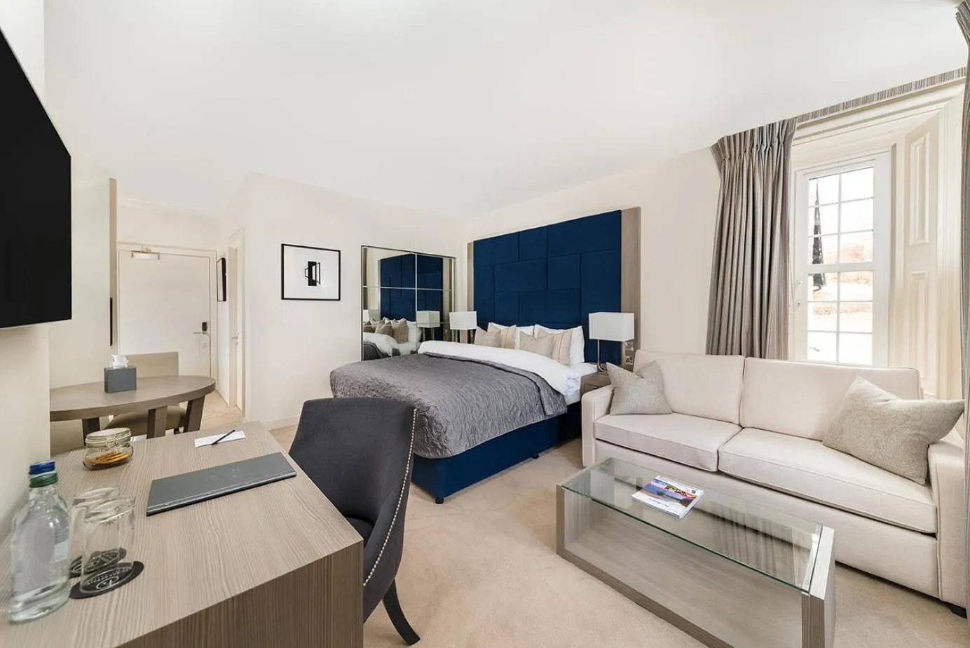 Deluxe Suite in Dunalastair Hotel Suites