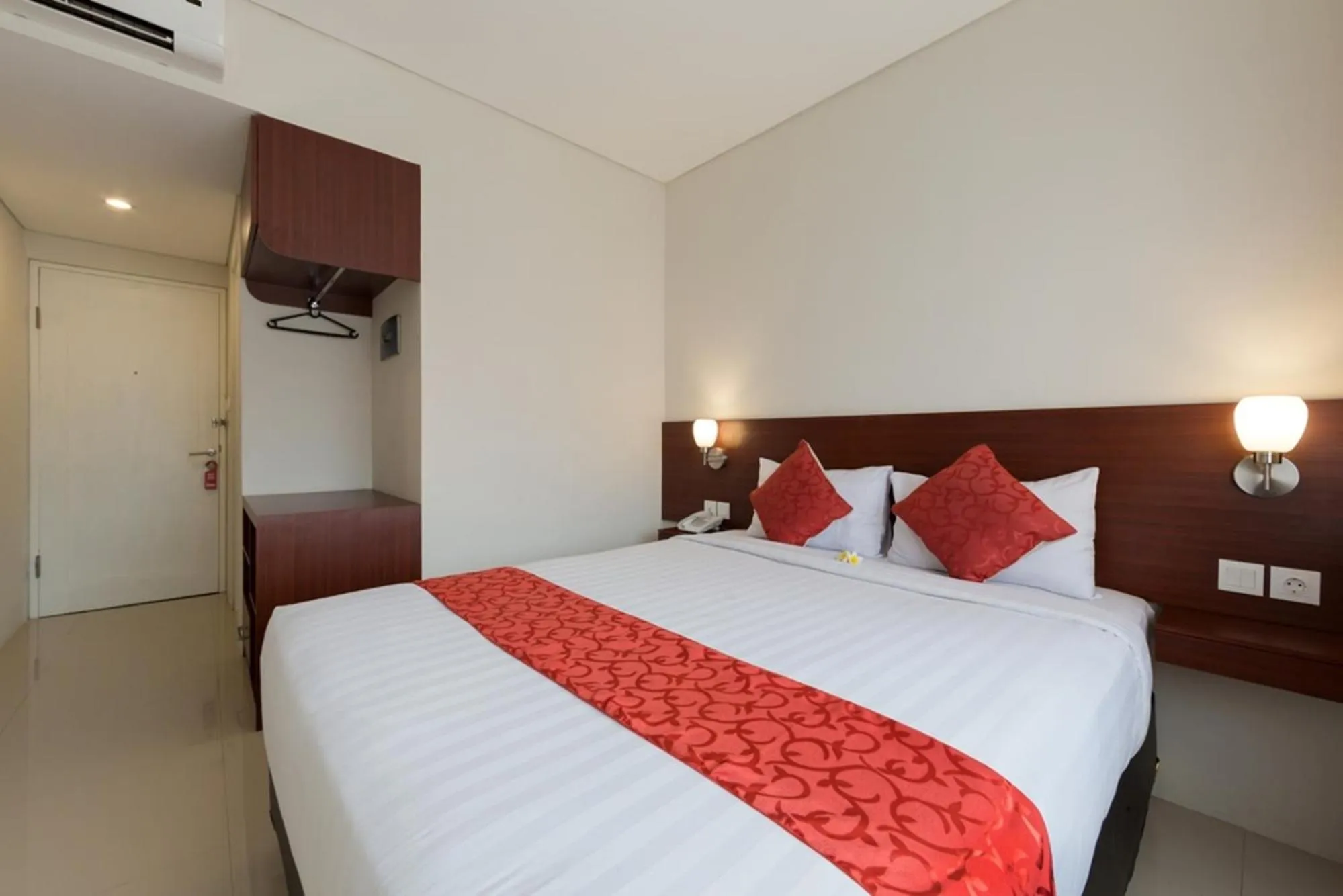 Superior Double Room in The Rinaya Canggu by ecommerceloka