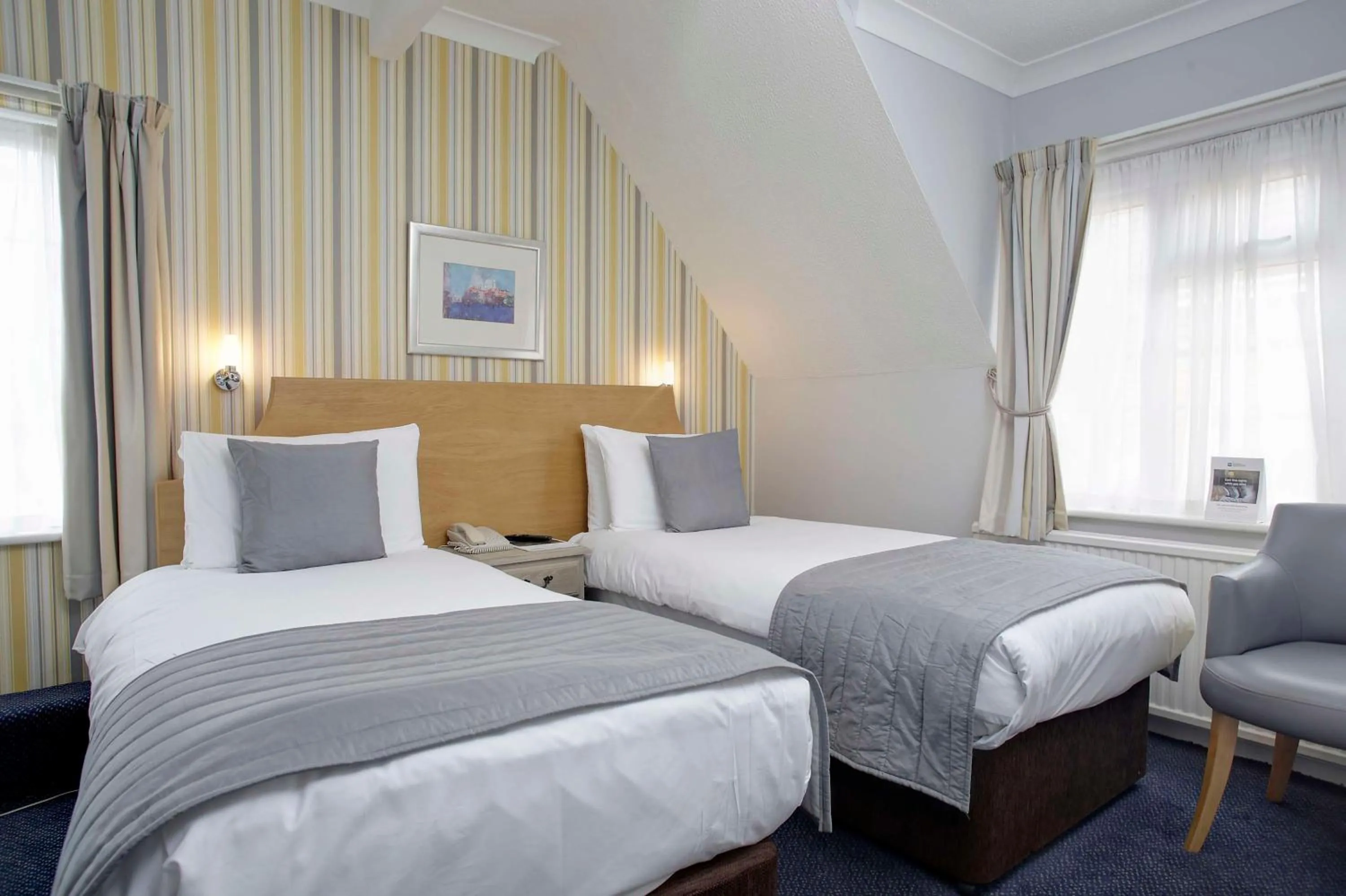 Standard Twin Room in Best Western Reading Calcot Hotel