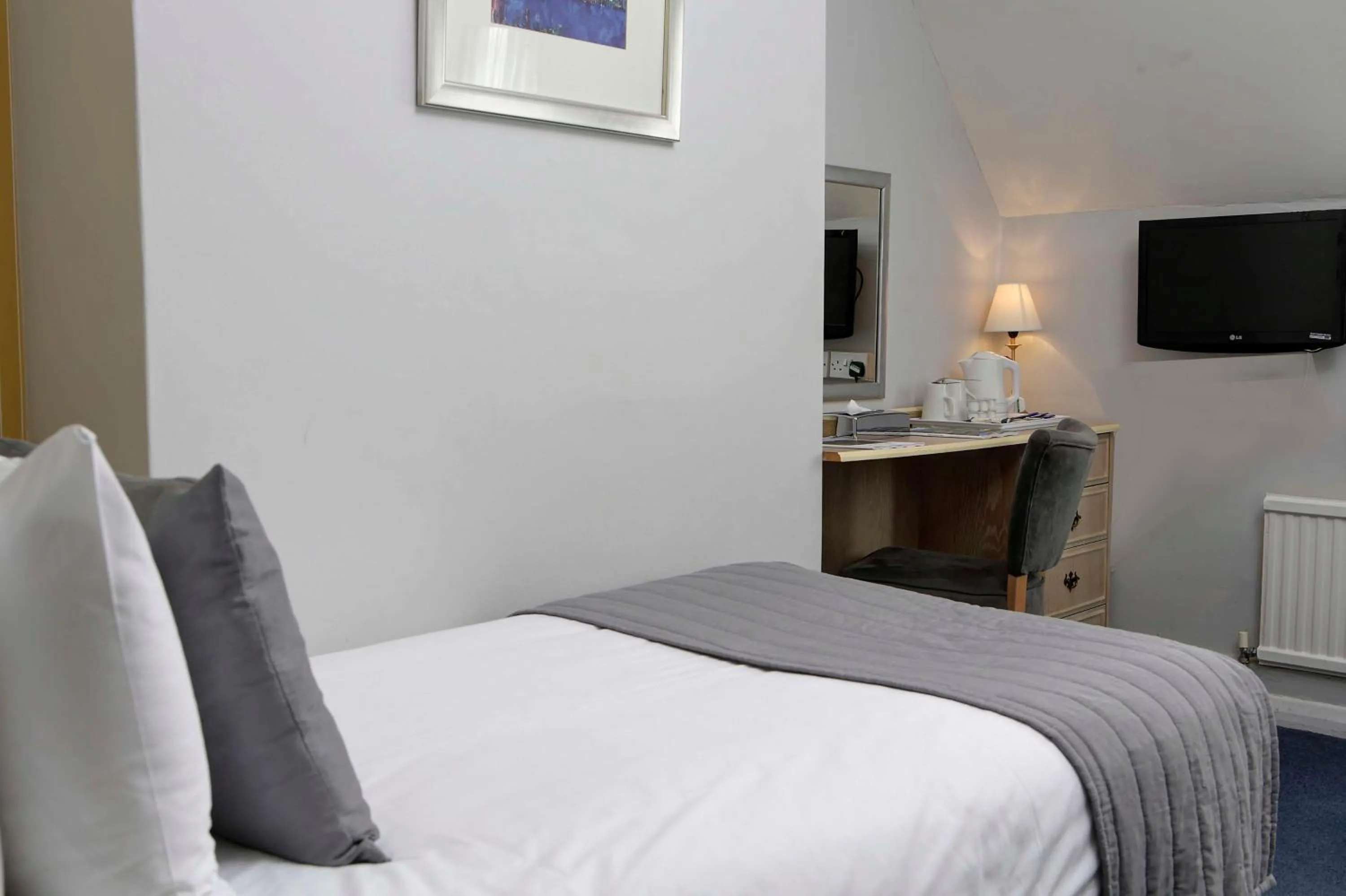 Cozy Single Room - Non-Smoking in Best Western Reading Calcot Hotel