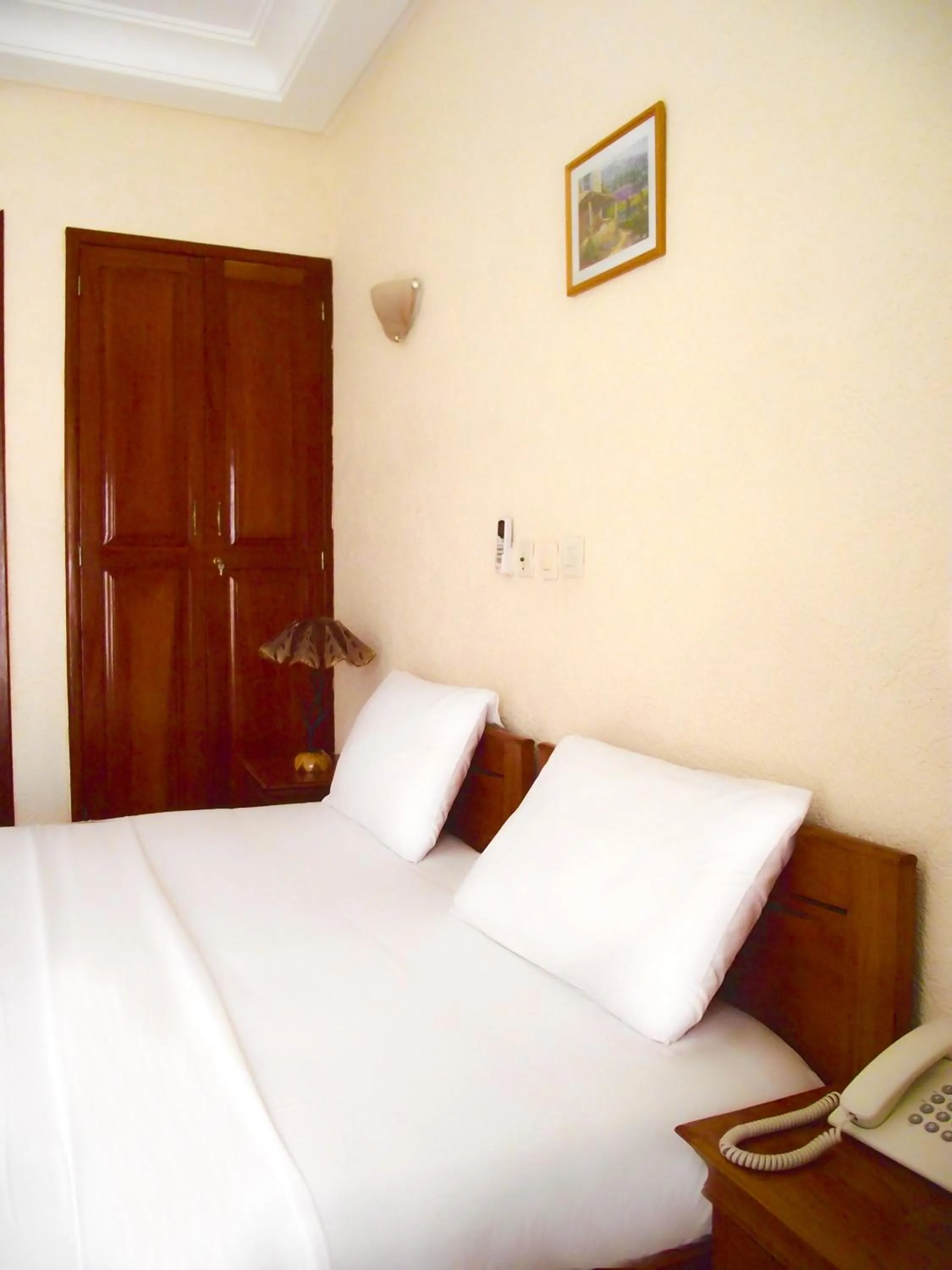 Budget Double Room in Hotel Ghis Palace