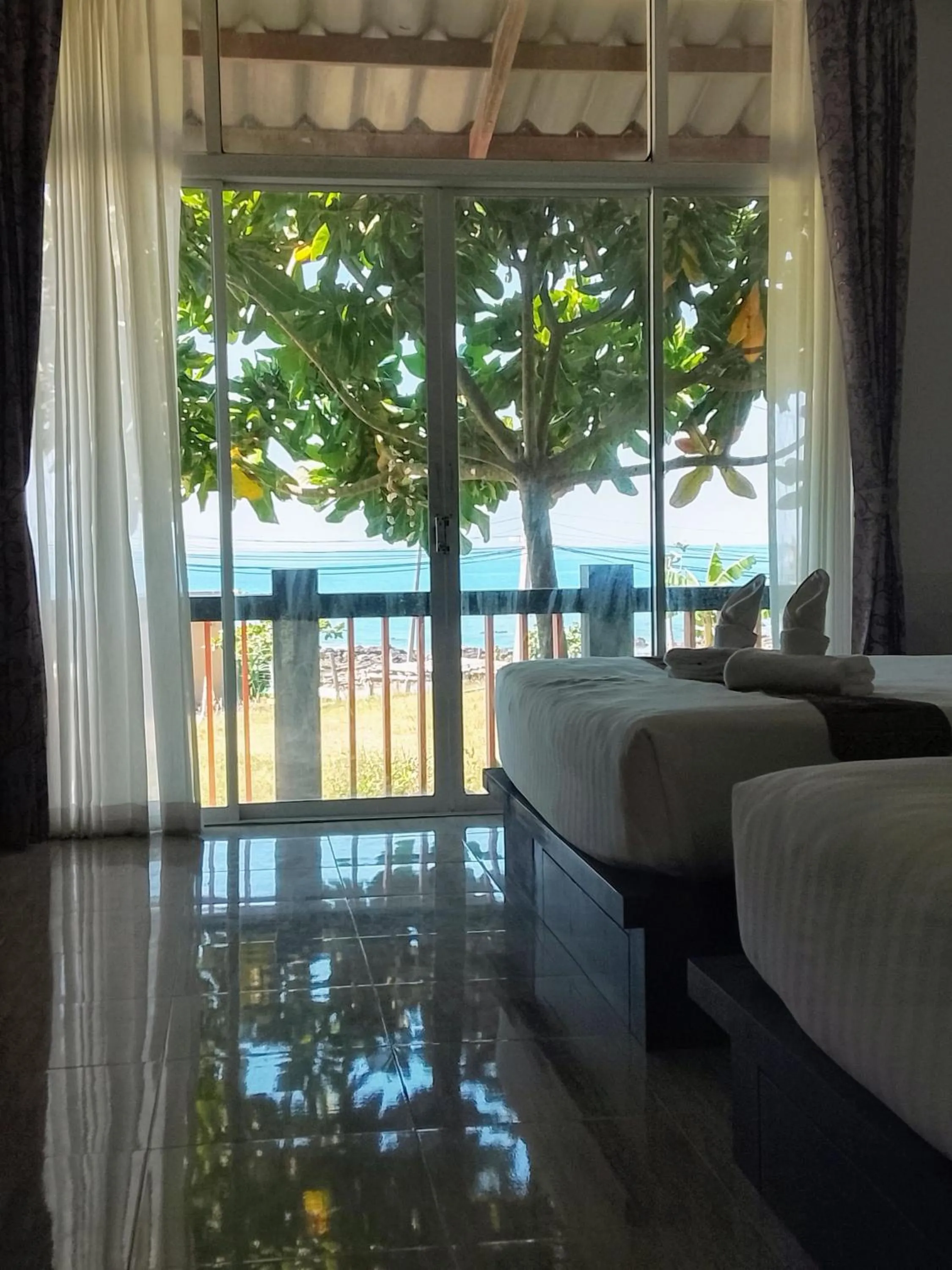 Quadruple Room with Sea View in The Sea @ Lanta Hotel