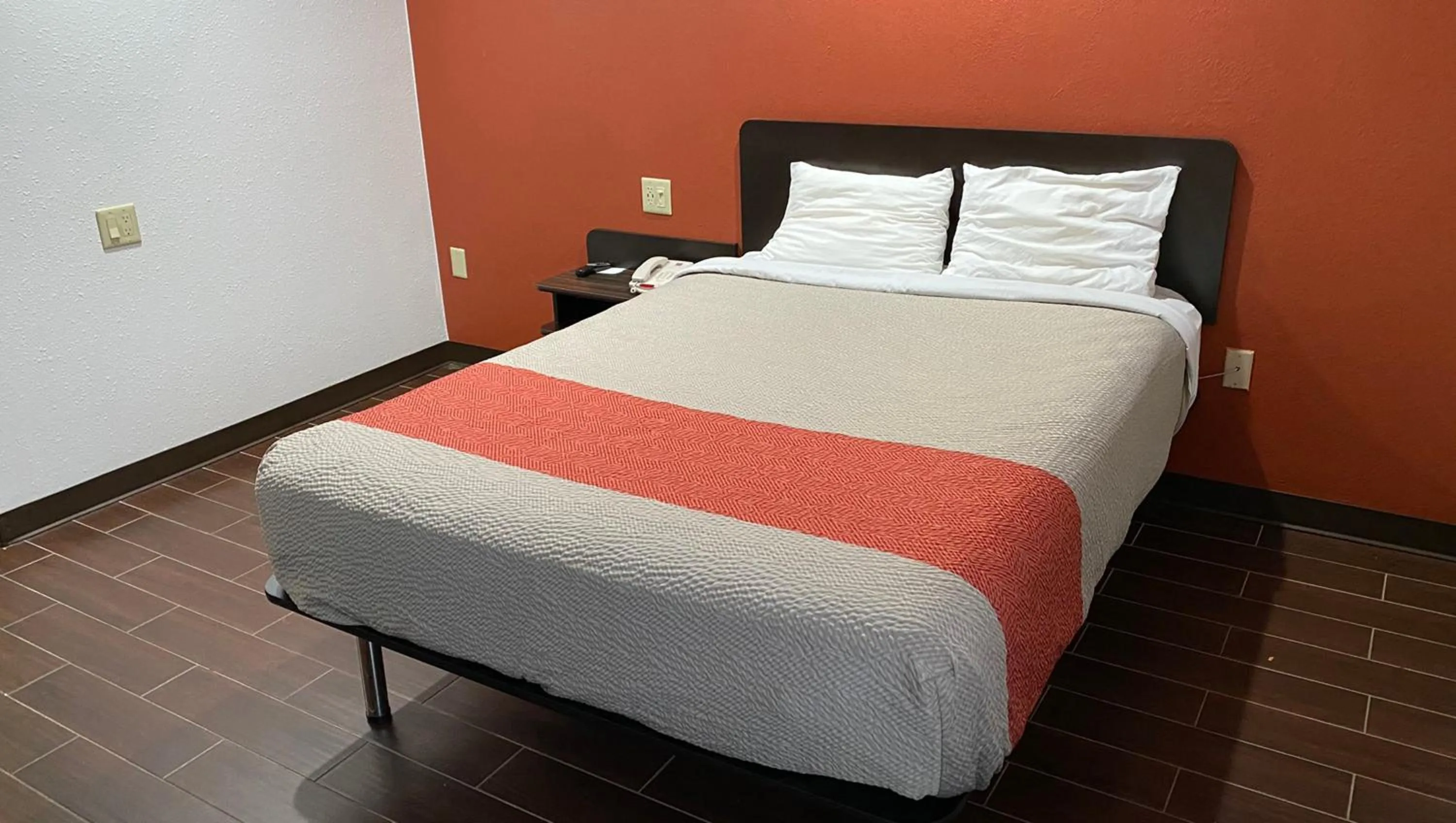 Deluxe Queen Room - Non-Smoking in Relax Inn