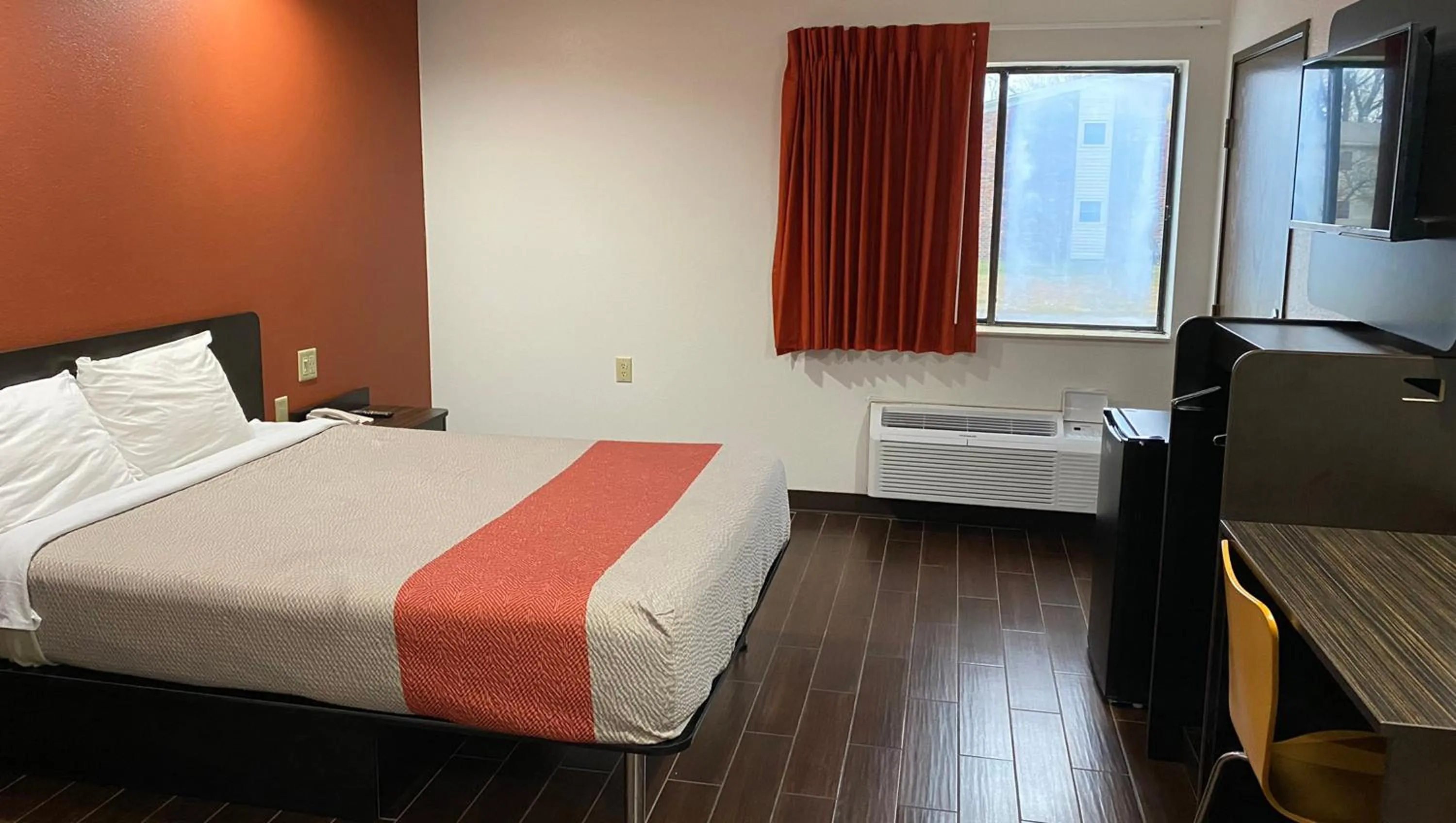 Queen Room - Disability Access - Non-Smoking in Relax Inn