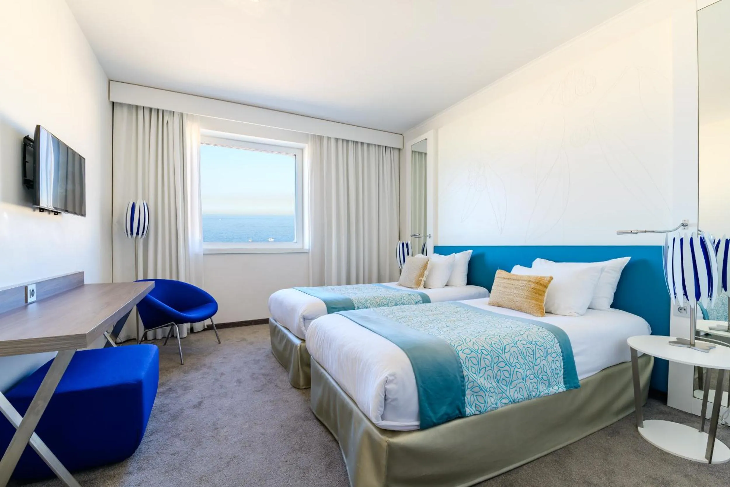 Family Room in Golden Tulip Marseille Euromed