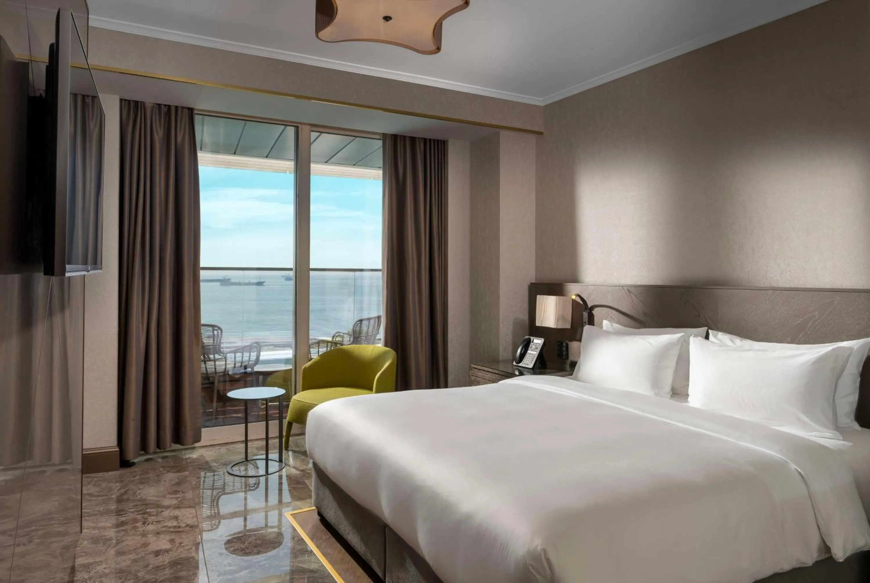 Premium Room with Balcony and Sea View in Radisson Blu Hotel Istanbul Ottomare