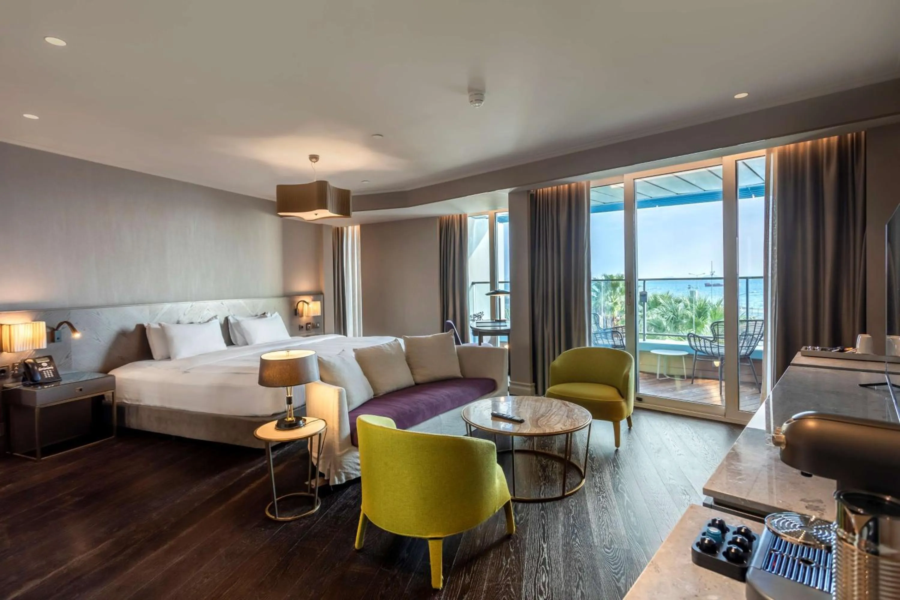 Junior Suite with Balcony and Sea View in Radisson Blu Hotel Istanbul Ottomare