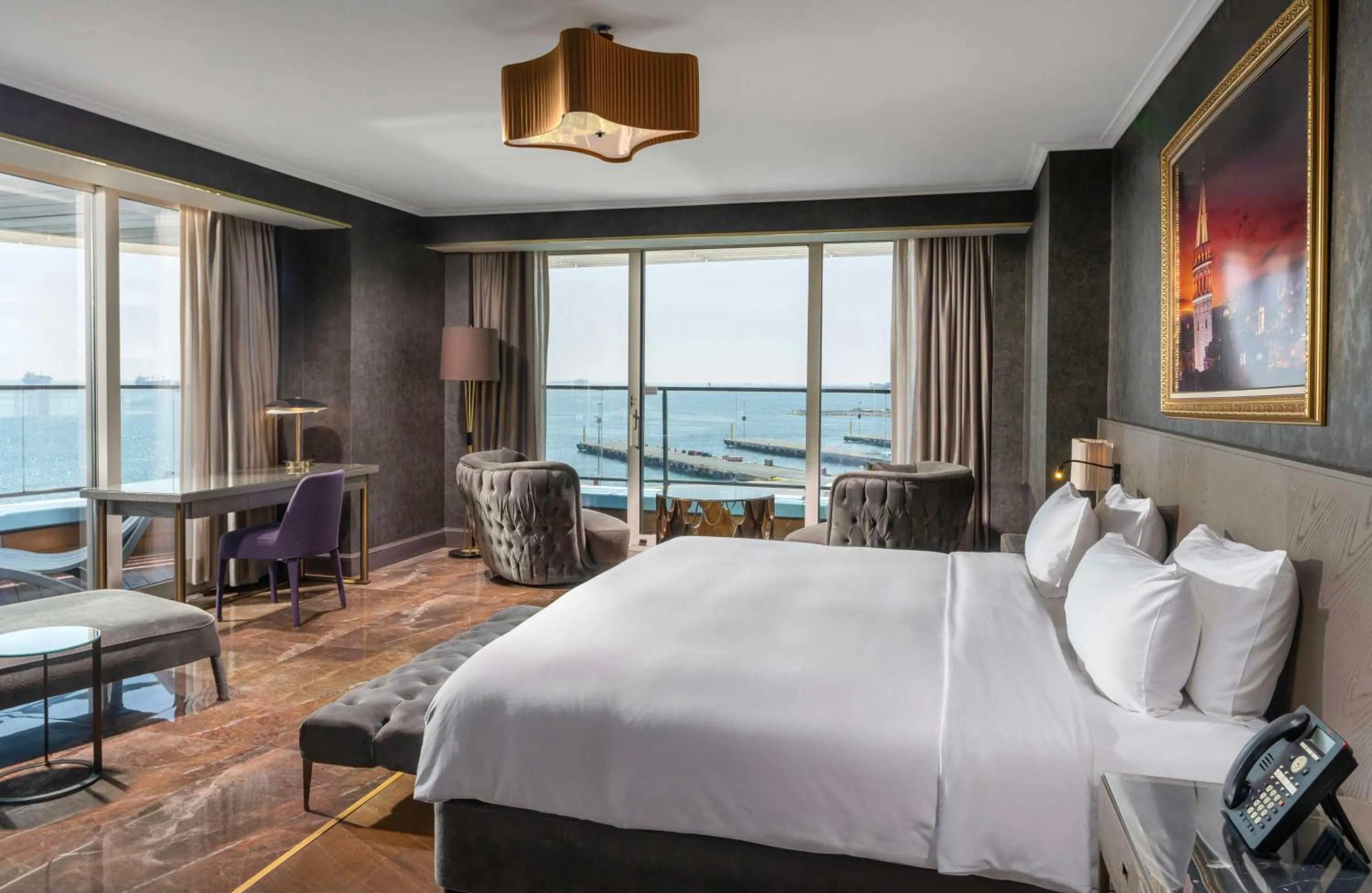 Suite with Balcony and Sea View in Radisson Blu Hotel Istanbul Ottomare