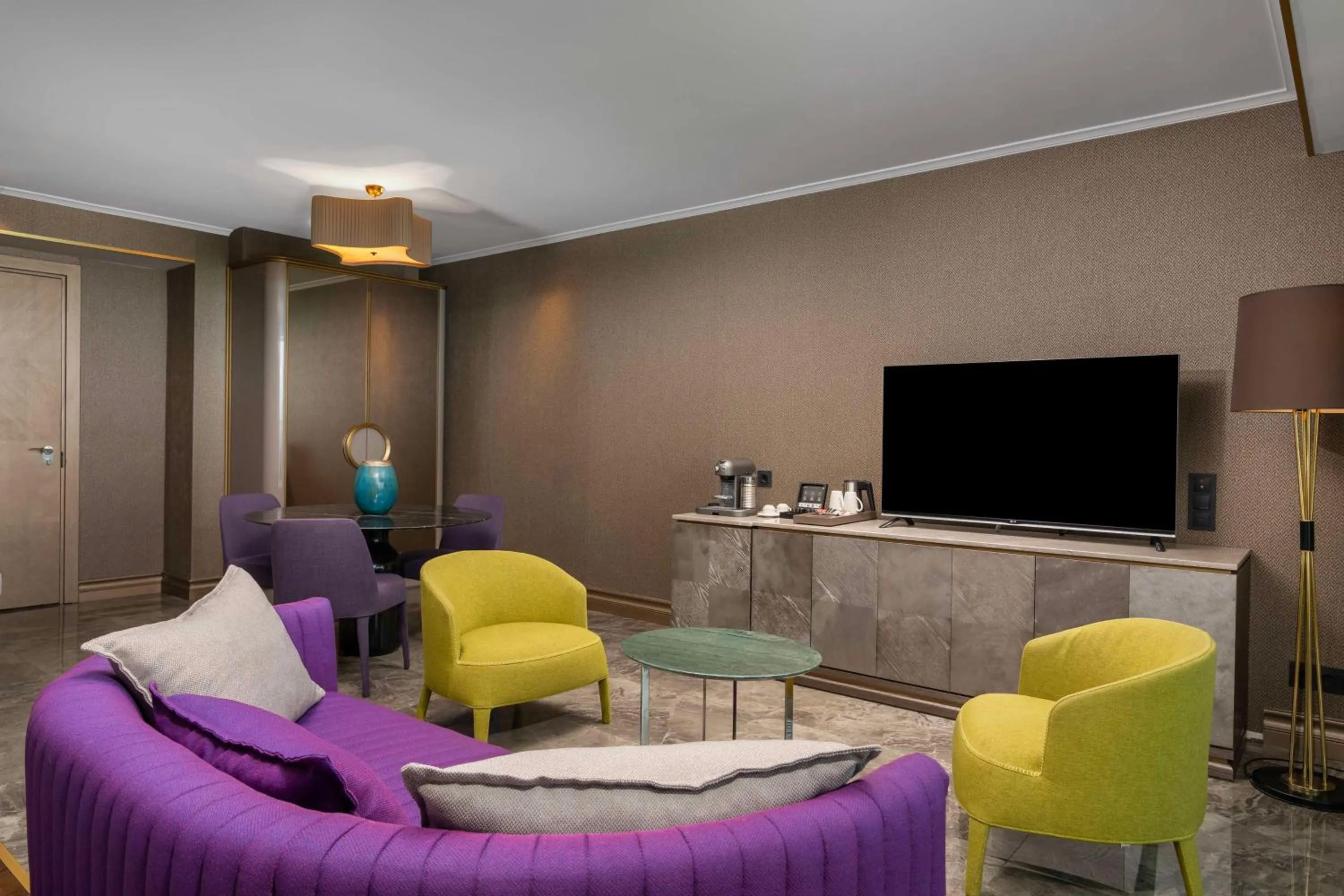 Junior Suite with Balcony and Garden View in Radisson Blu Hotel Istanbul Ottomare