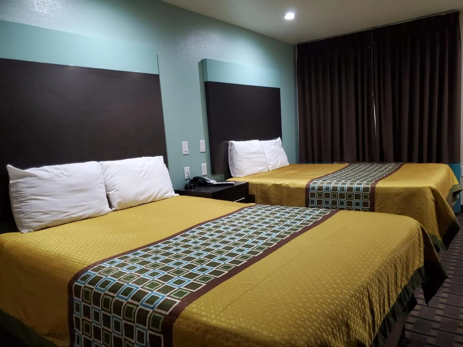 Two Beds - Smoking in Scottish Inns White Settlement