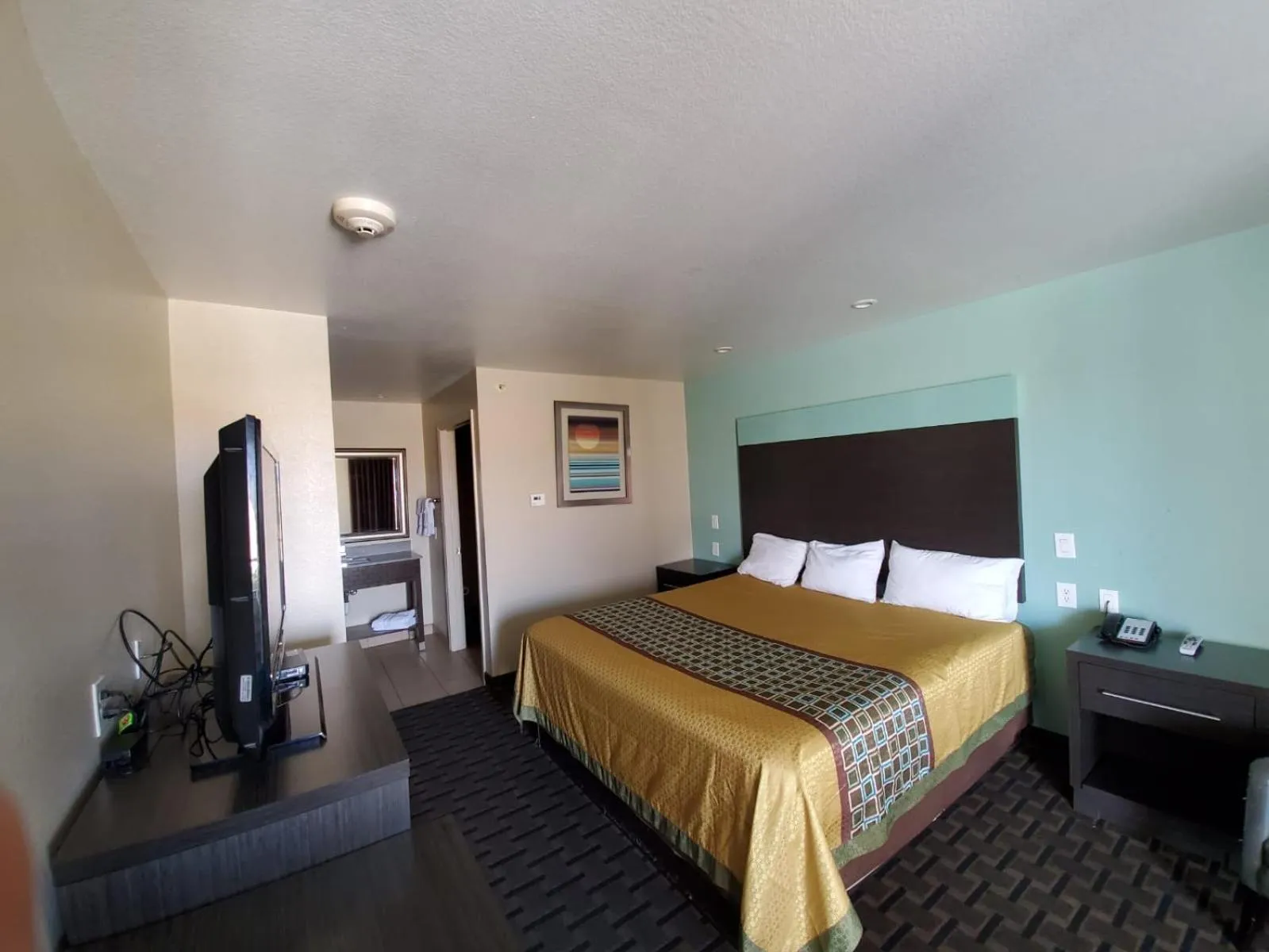 King Bed - Smoking in Scottish Inns White Settlement