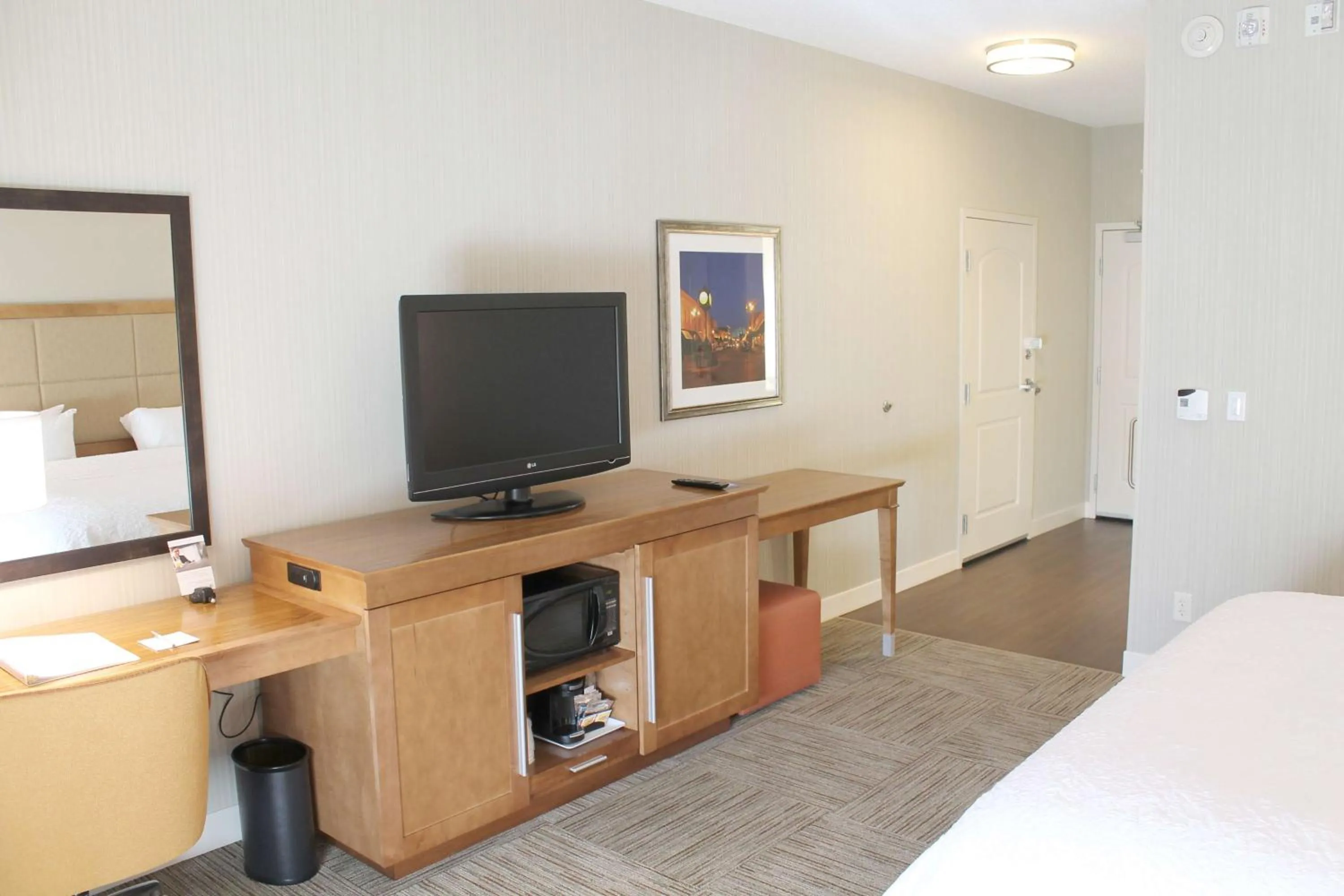 King Room with Sofa Bed - Hearing Accessible/Non-Smoking in Hampton Inn Cape Girardeau I-55 East, MO