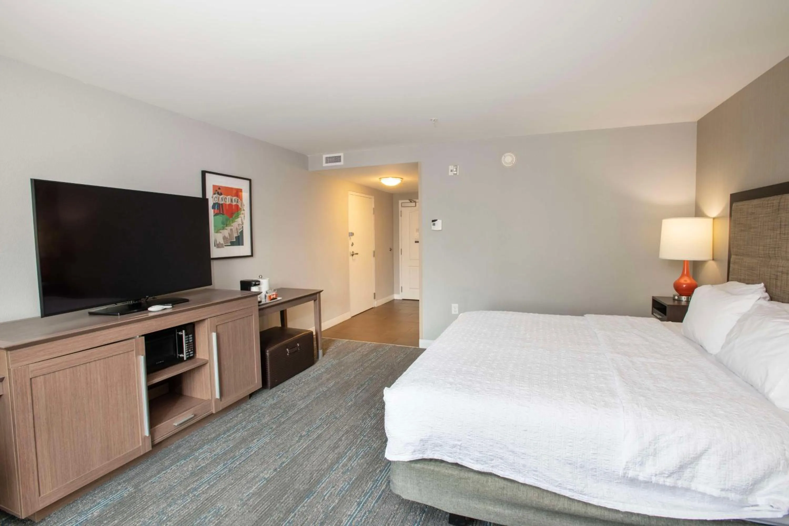 King Room with Spa Shower - Non-Smoking in Hampton Inn & Suites - Cincinnati/Kenwood, OH