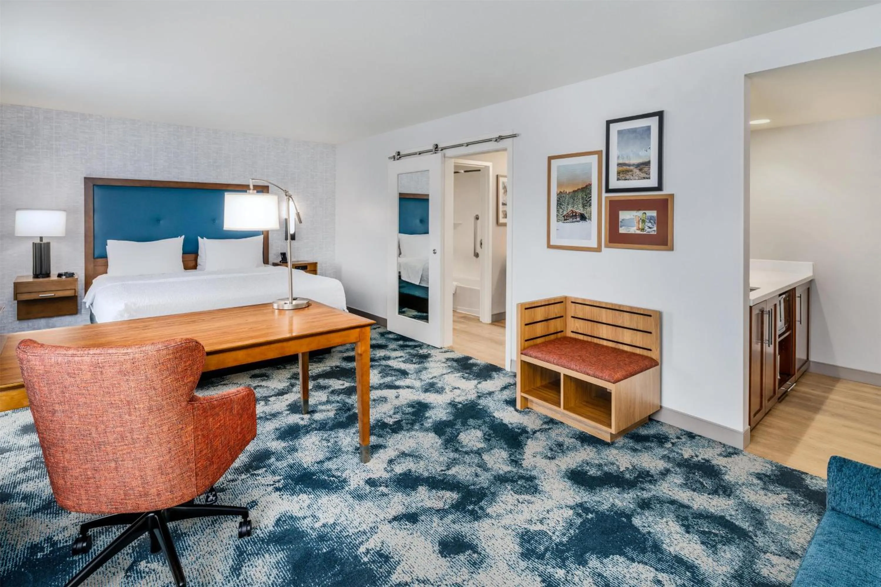 King Studio Suite with Sofa Bed - Hearing Access/Non-Smoking in Hampton Inn & Suites Silverthorne