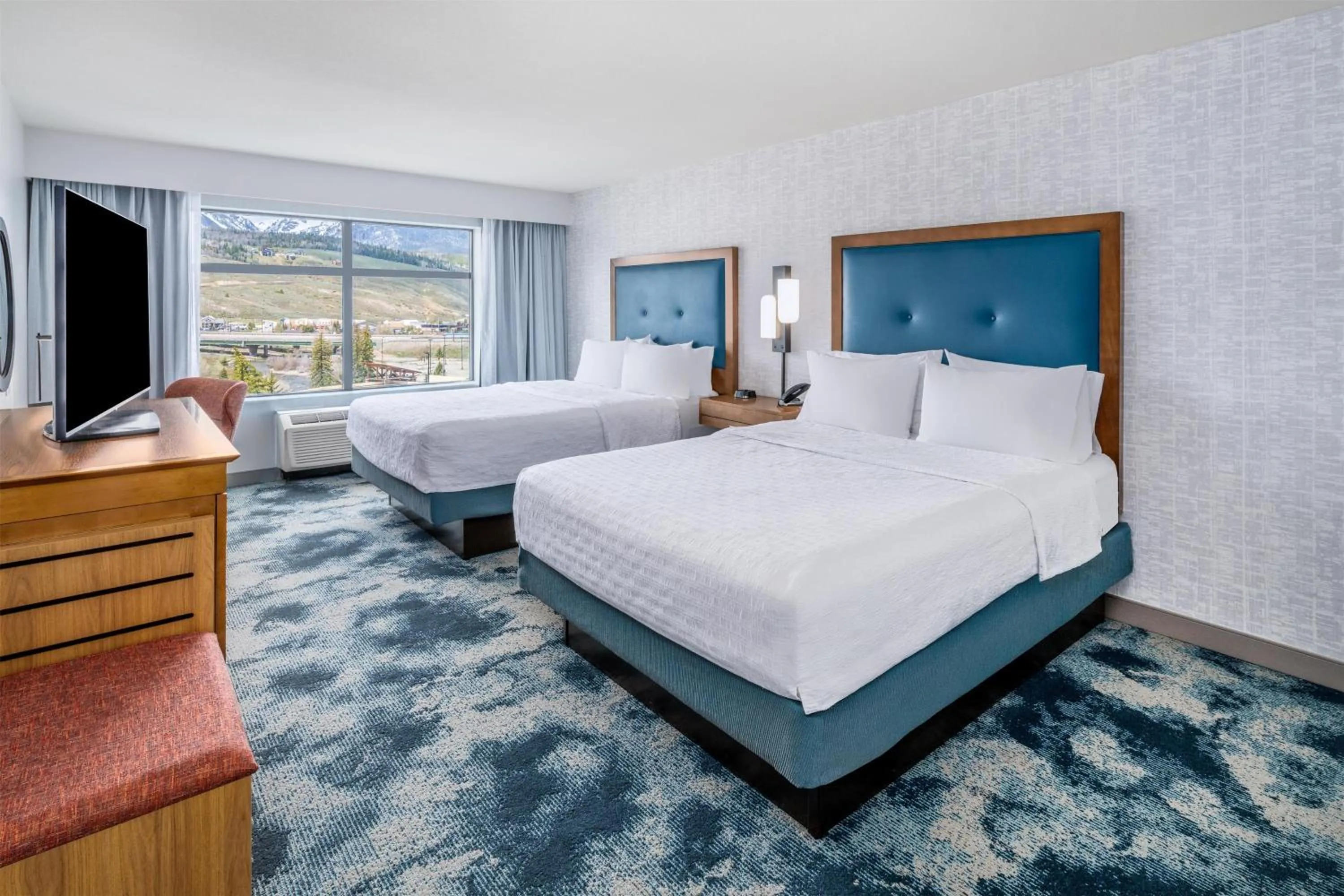 Queen Room with Two Queen Beds and Mountain View - Non-Smoking in Hampton Inn & Suites Silverthorne