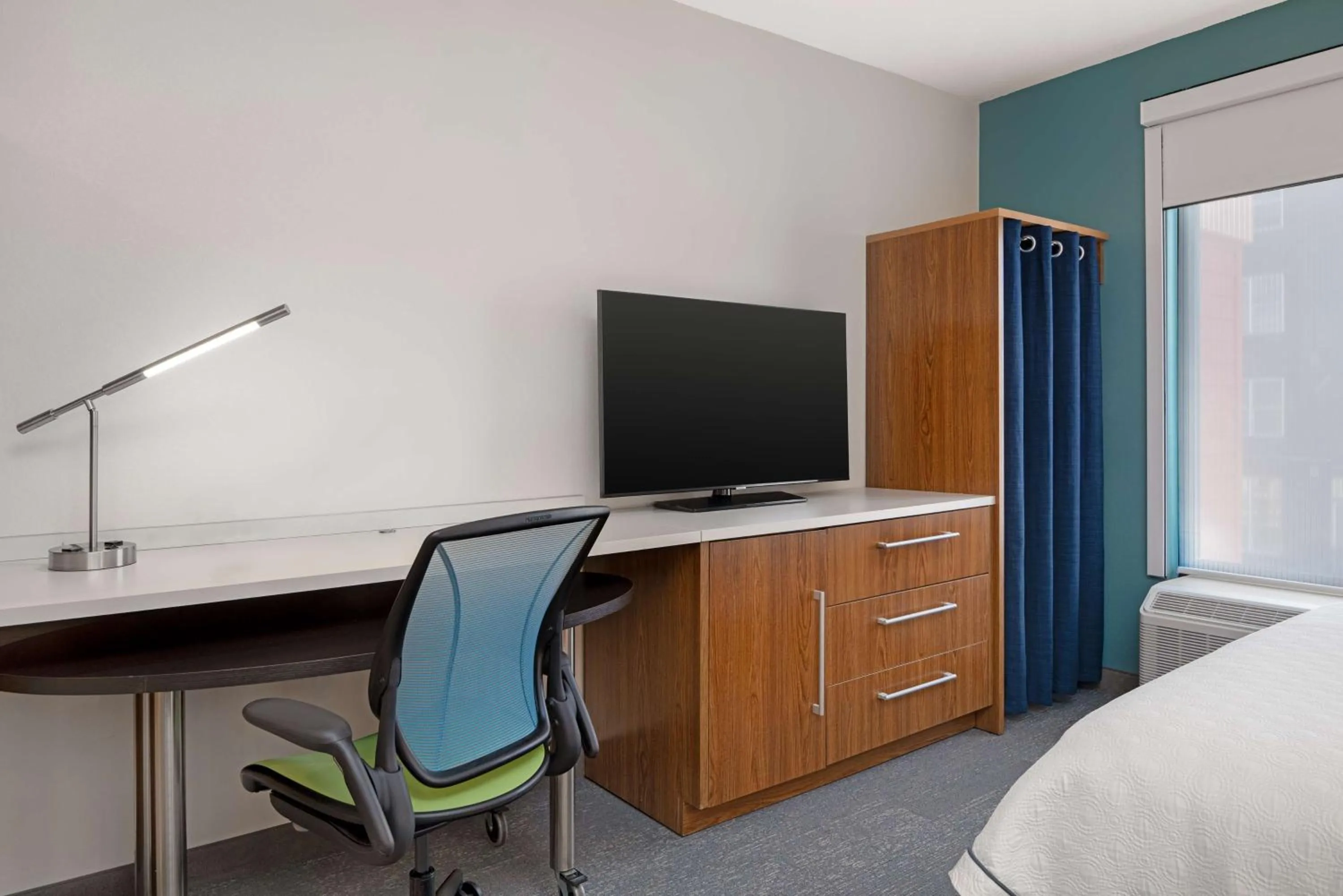 Queen Room - Non-Smoking in Home2 Suites By Hilton Gainesville