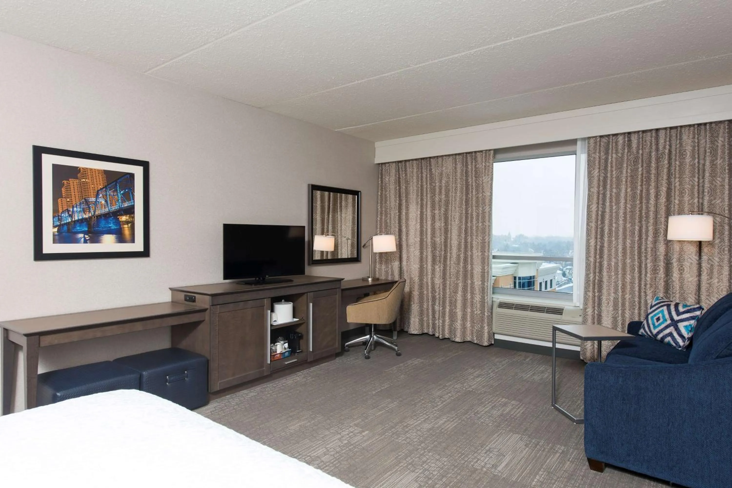 King Room with Sofa Bed - Hearing Accessible/Non-Smoking in Hampton Inn & Suites Grand Rapids Downtown