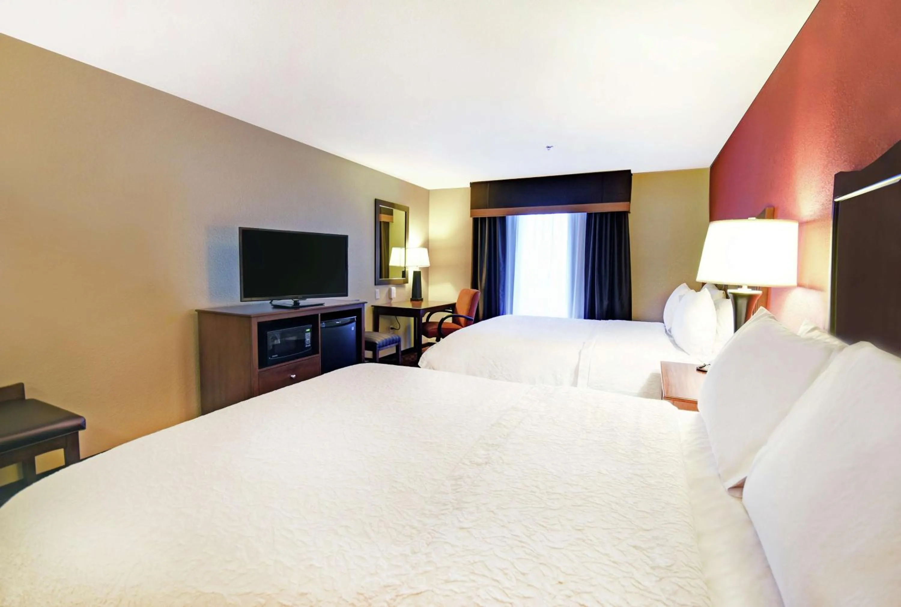 Queen Room with Two Queen Beds (4 Adults) in Hampton Inn & Suites Milwaukee/Franklin