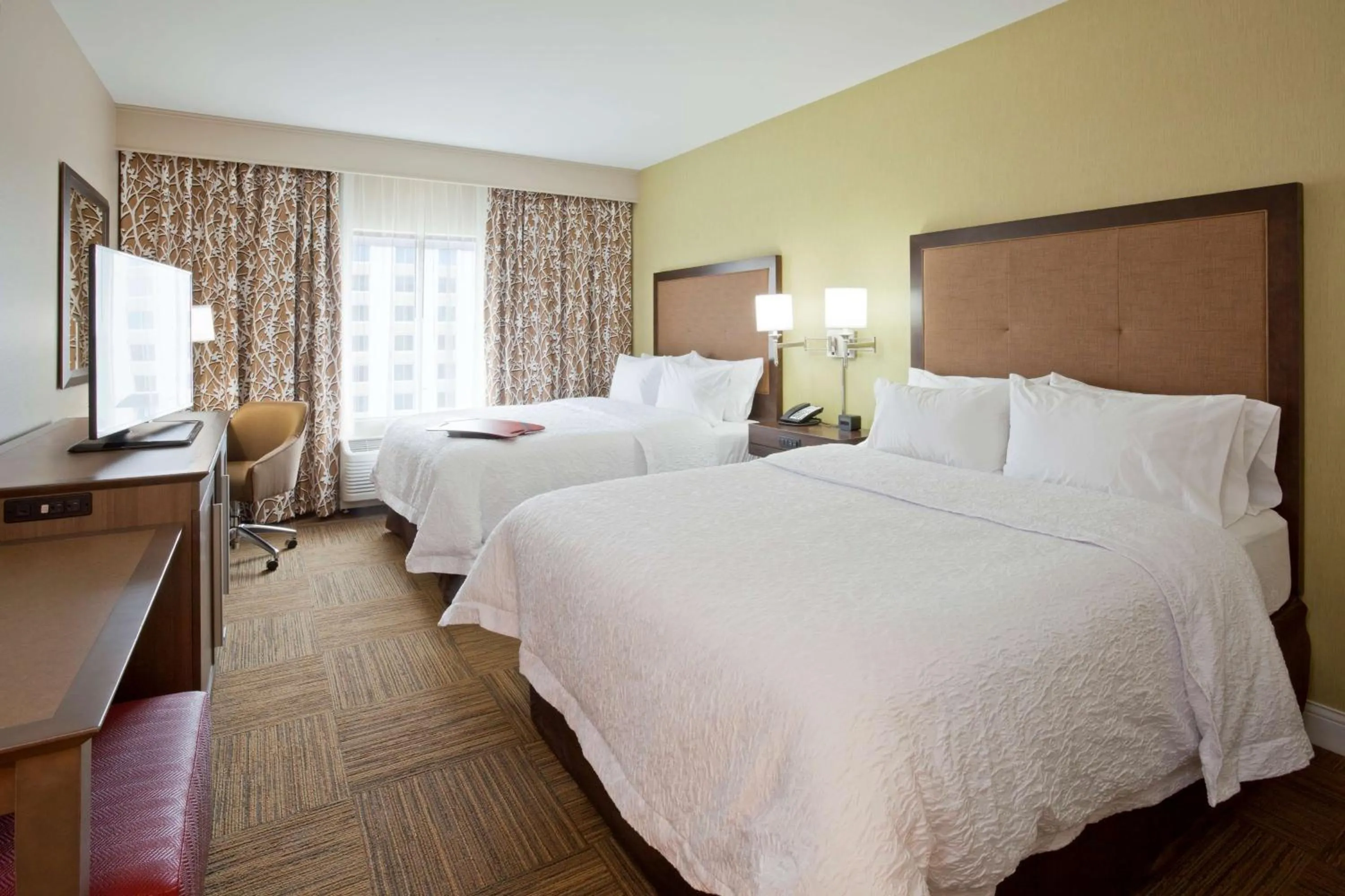 Queen Room with Two Queen Beds - Hearing Access/Non-Smoking in Hampton Inn Minneapolis Bloomington West