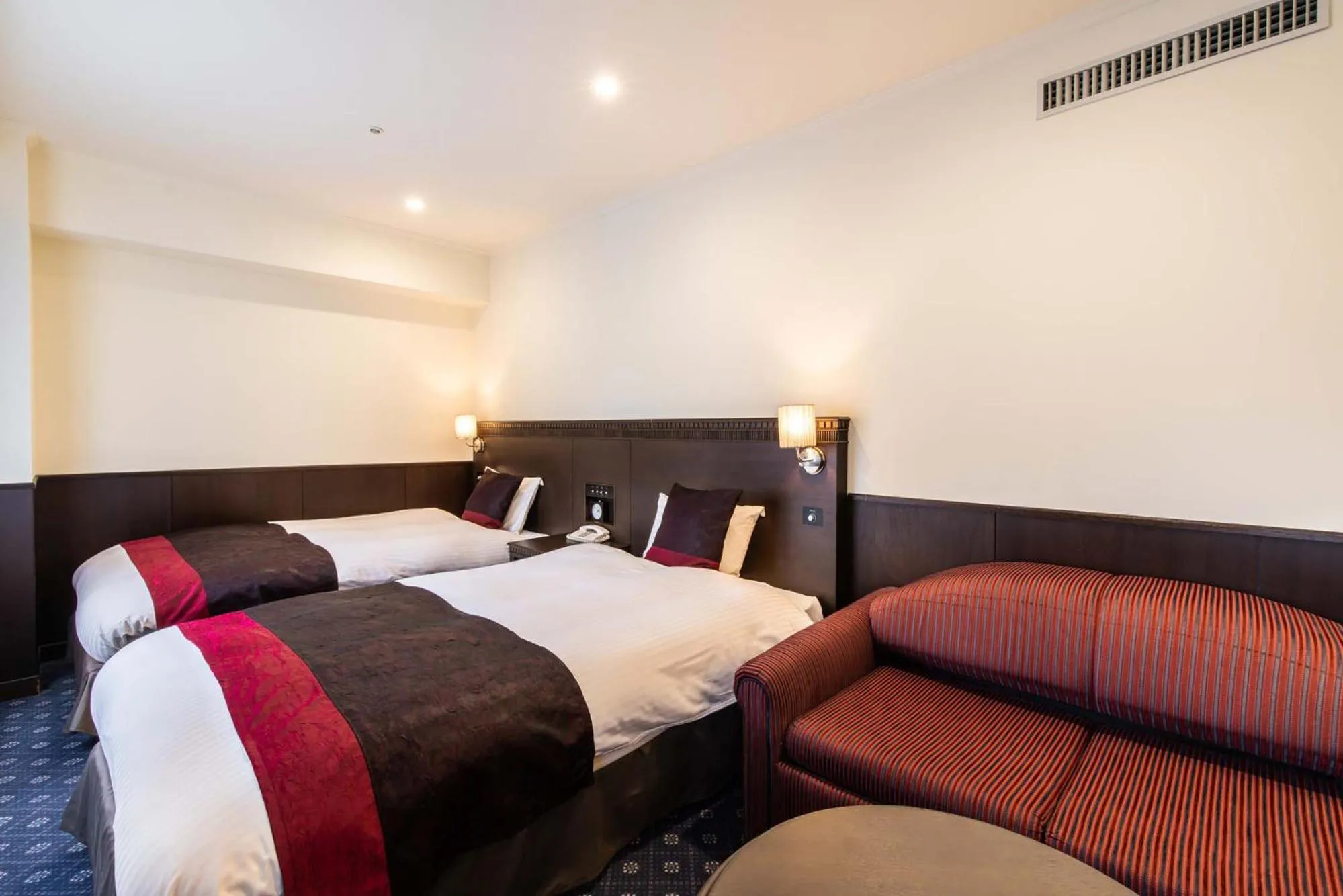 Deluxe Twin Room in Kobe Tor Road Hotel Sanraku