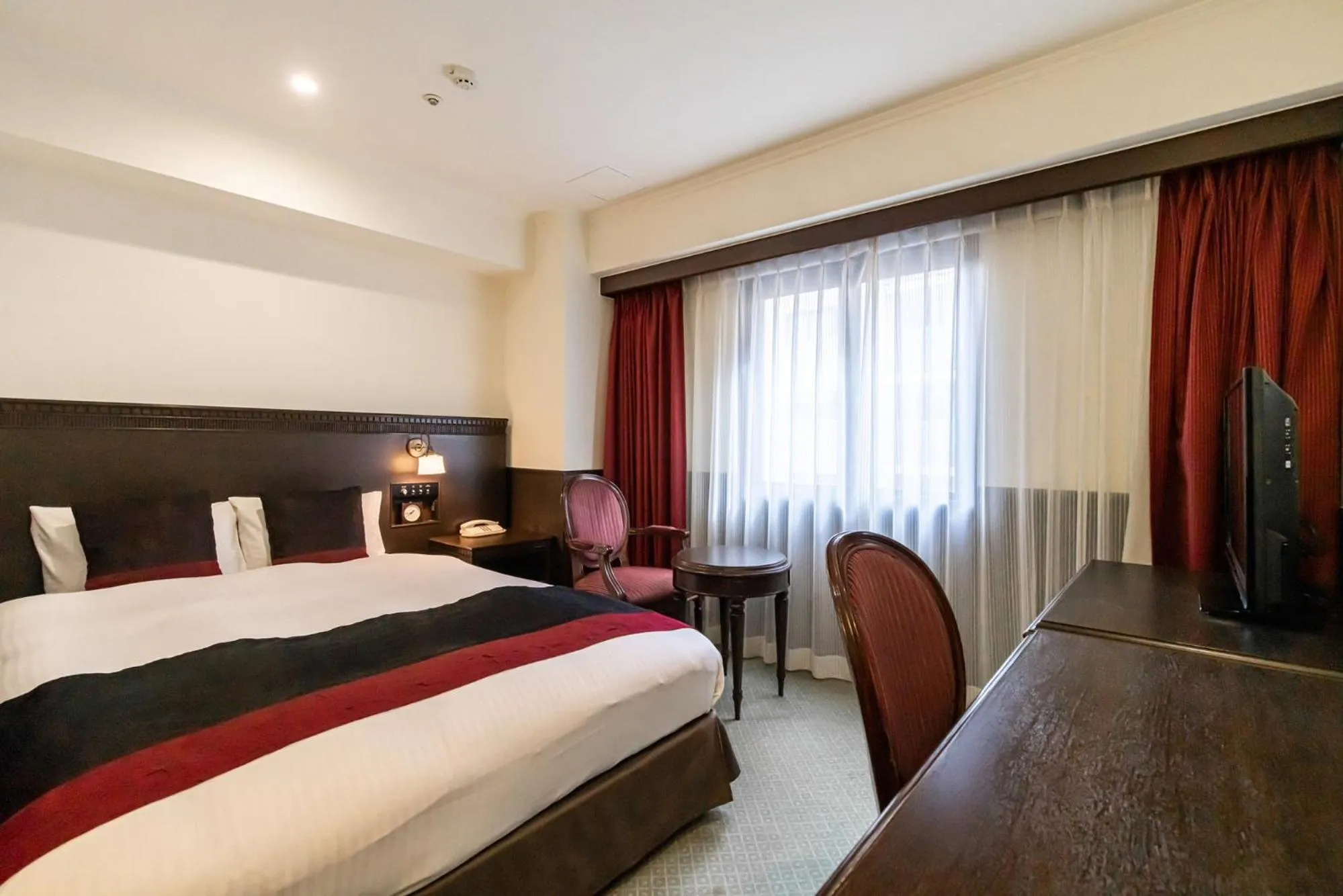 Double Room in Kobe Tor Road Hotel Sanraku