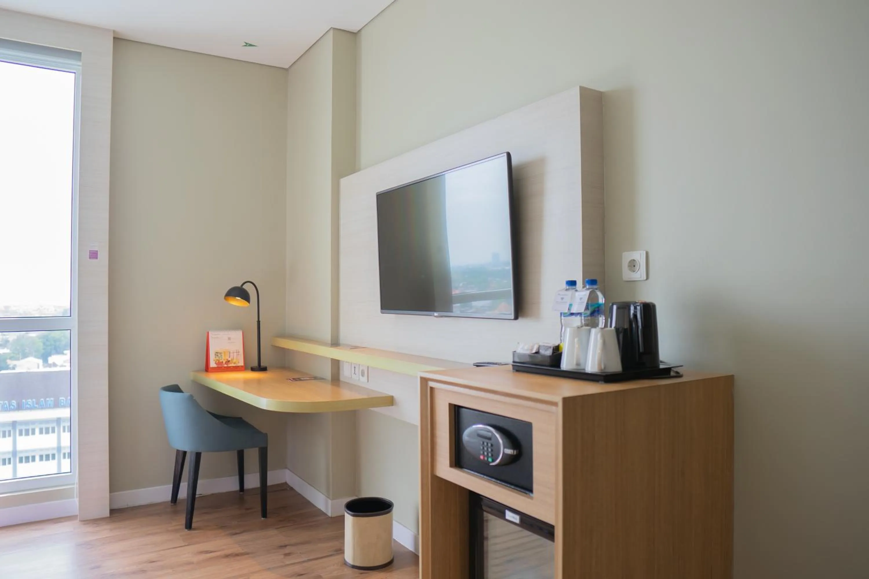 Deluxe Double Room in Swiss-Belinn Saripetojo Solo