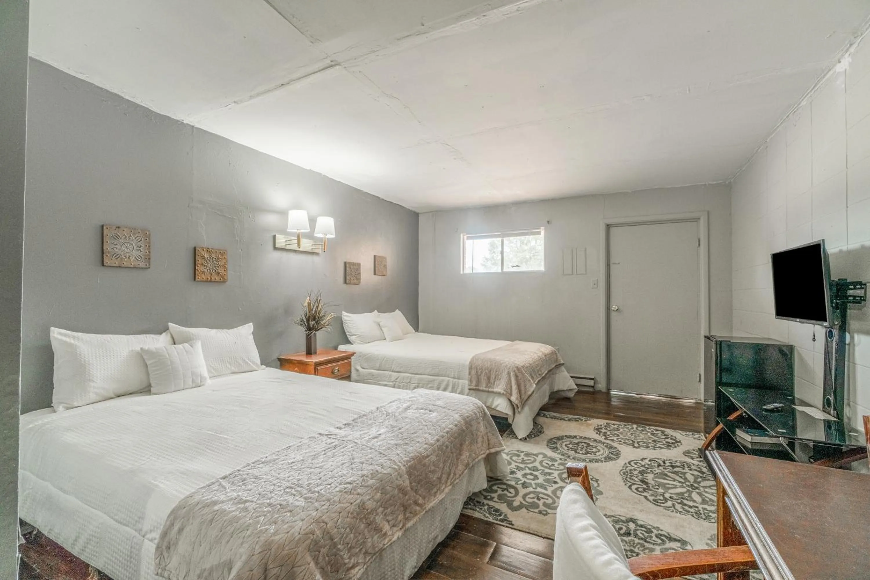 2 Full Beds Non-Smoking in OYO Holiday Capri Motel & Rv Park