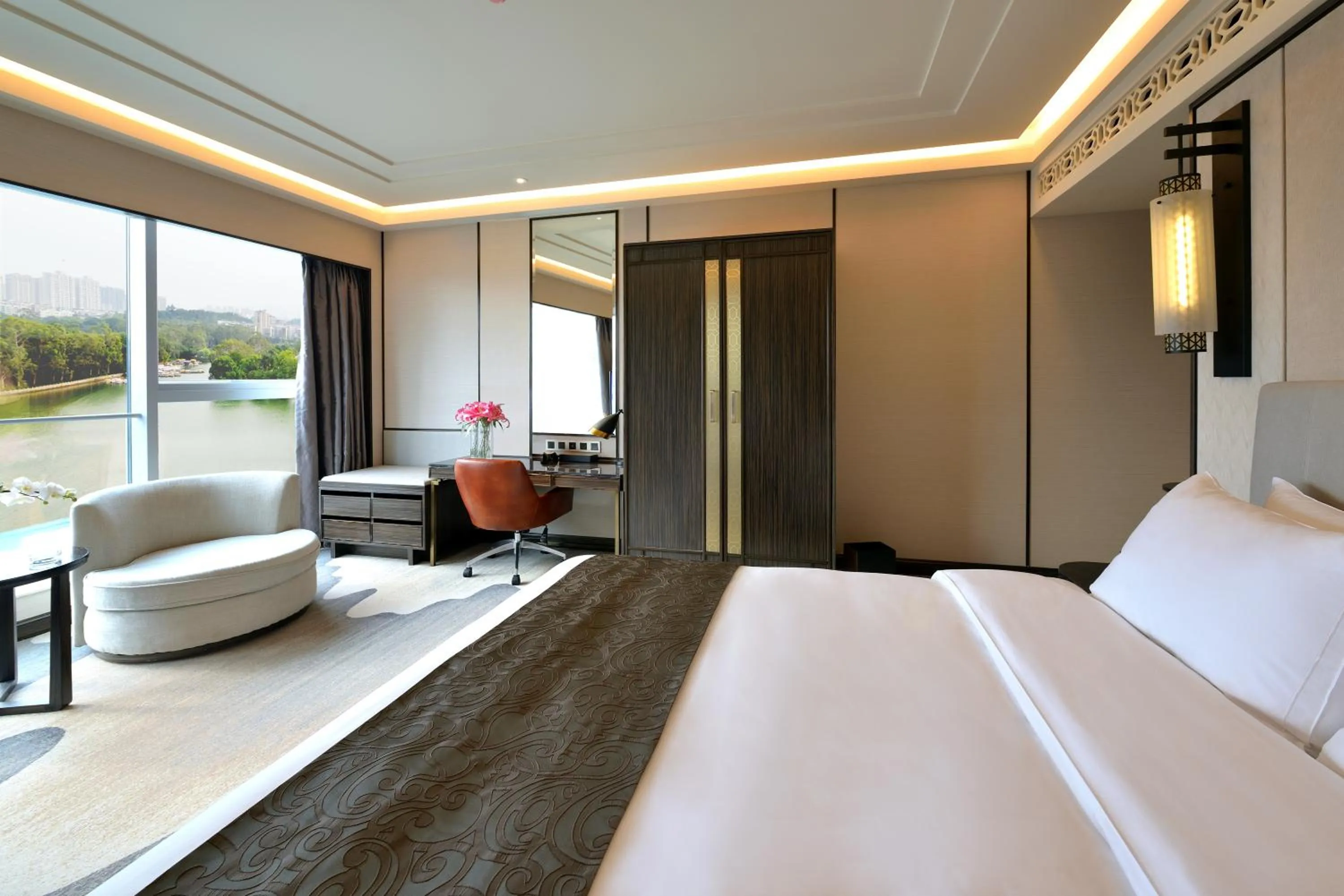 Deluxe Double Room with Lake View in Fuzhou Lakeside Hotel