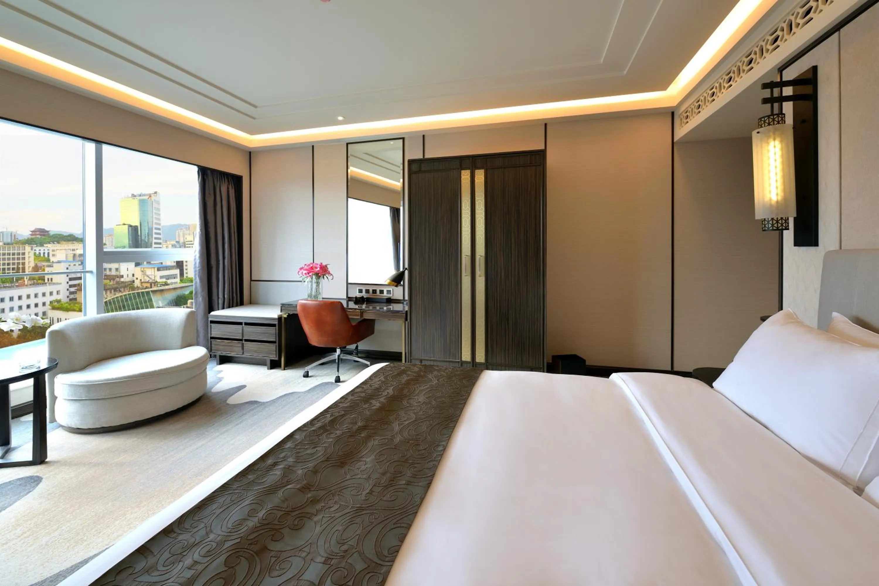 Deluxe Double Room with City View in Fuzhou Lakeside Hotel