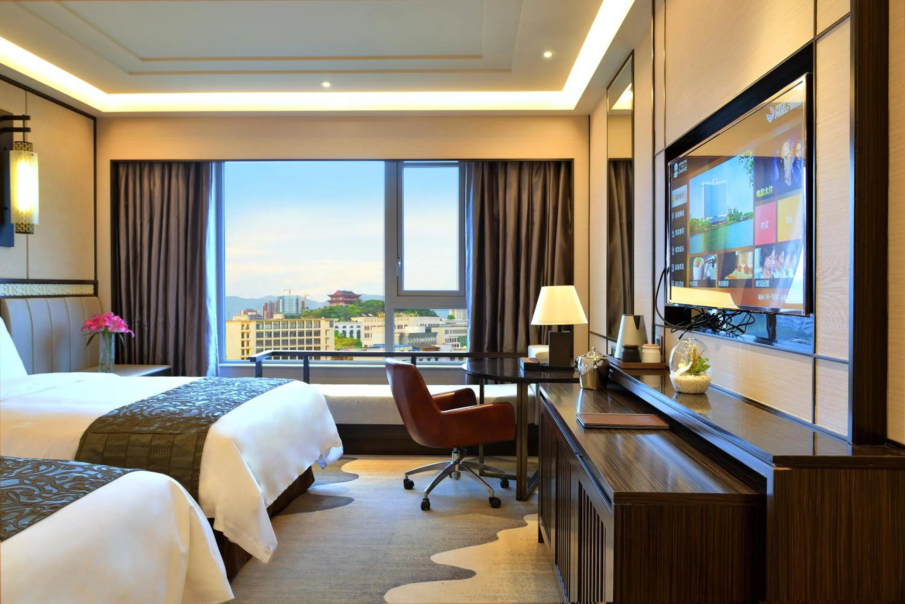 Deluxe Twin Room with City View in Fuzhou Lakeside Hotel