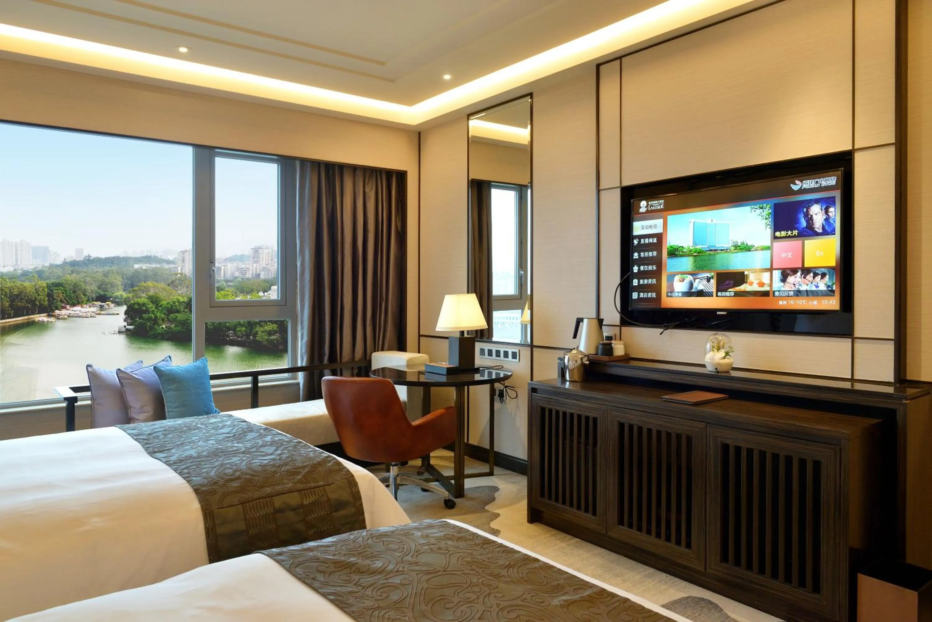 Deluxe Twin Room with Lake View in Fuzhou Lakeside Hotel