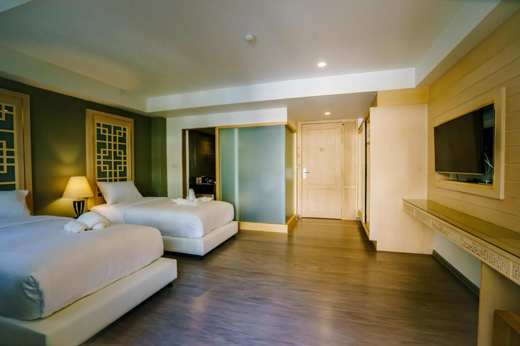 Deluxe Twin Room in Moon Dragon Hotel