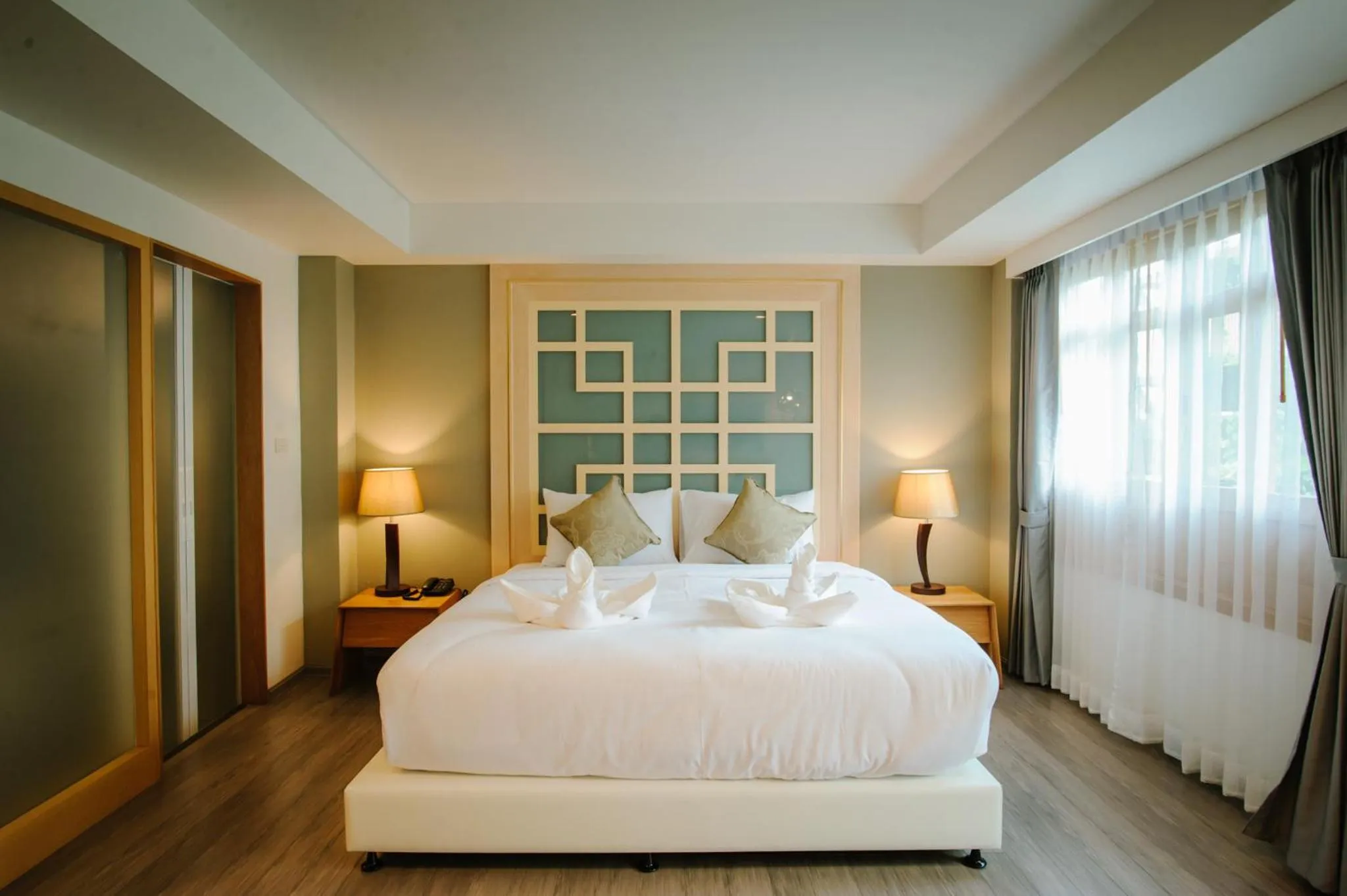 Deluxe Double Room in Moon Dragon Hotel