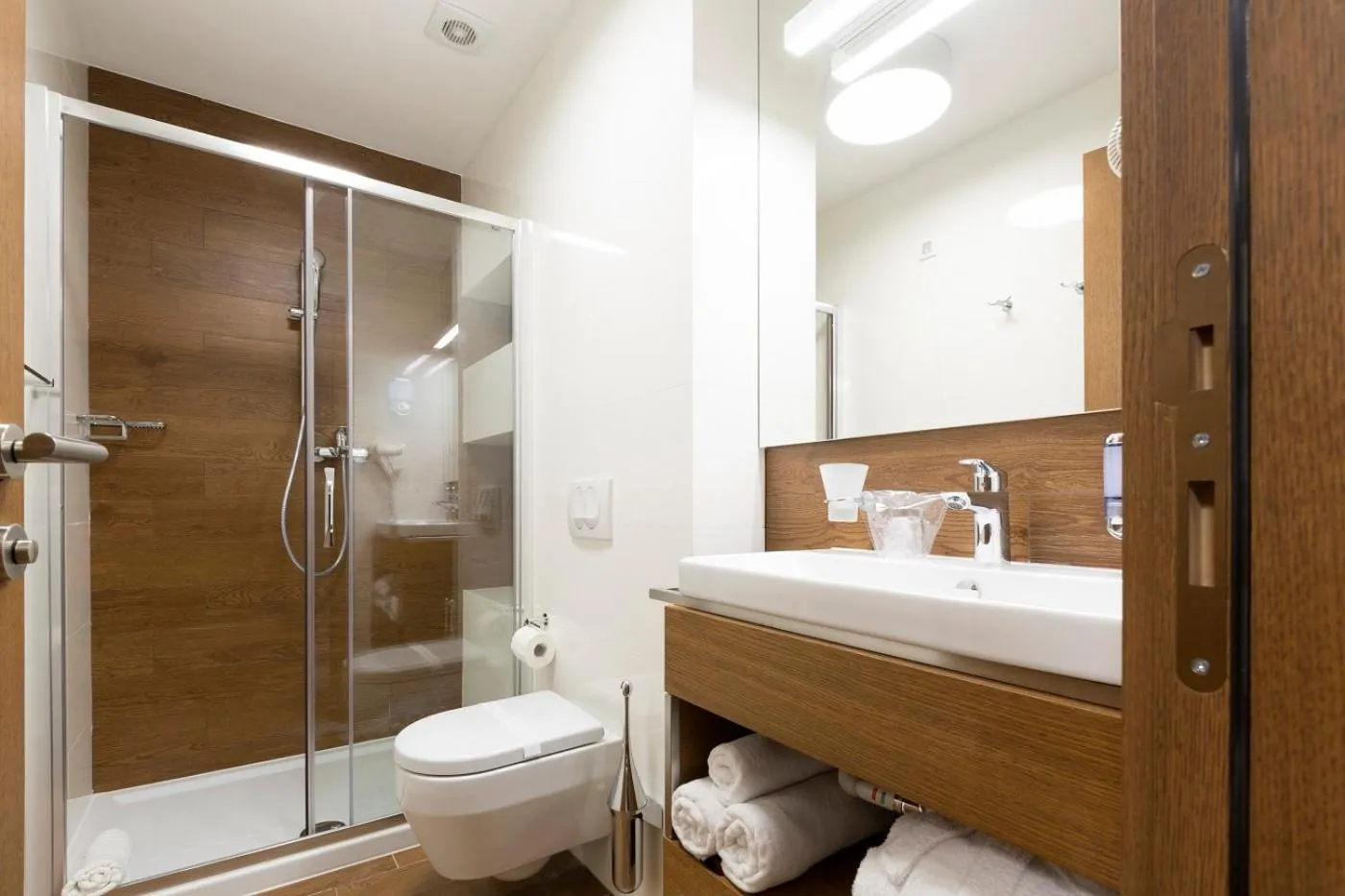 Deluxe Double or Twin Room with Free Parking in Hotel Orasac Garni