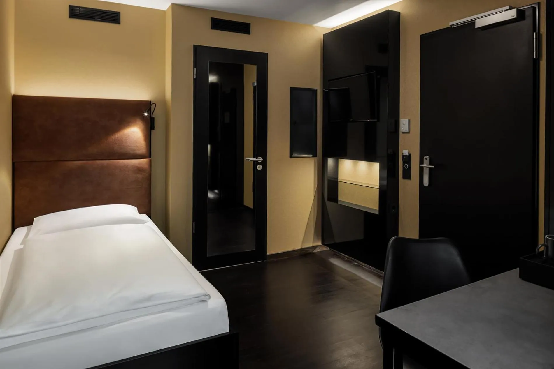 Cozy Single in Hotel ZOE by AMANO