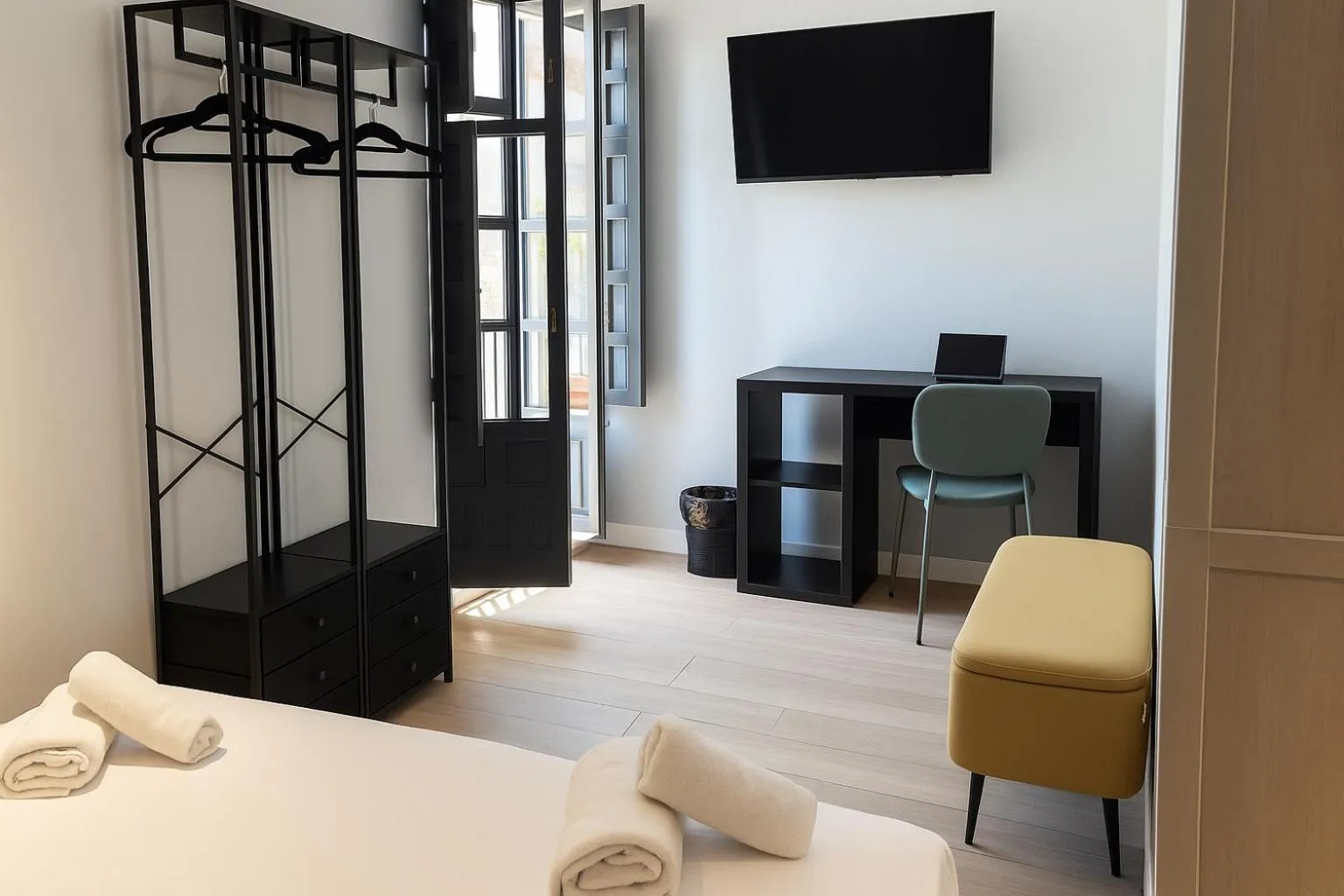 Family Room with Balcony in H Complutum