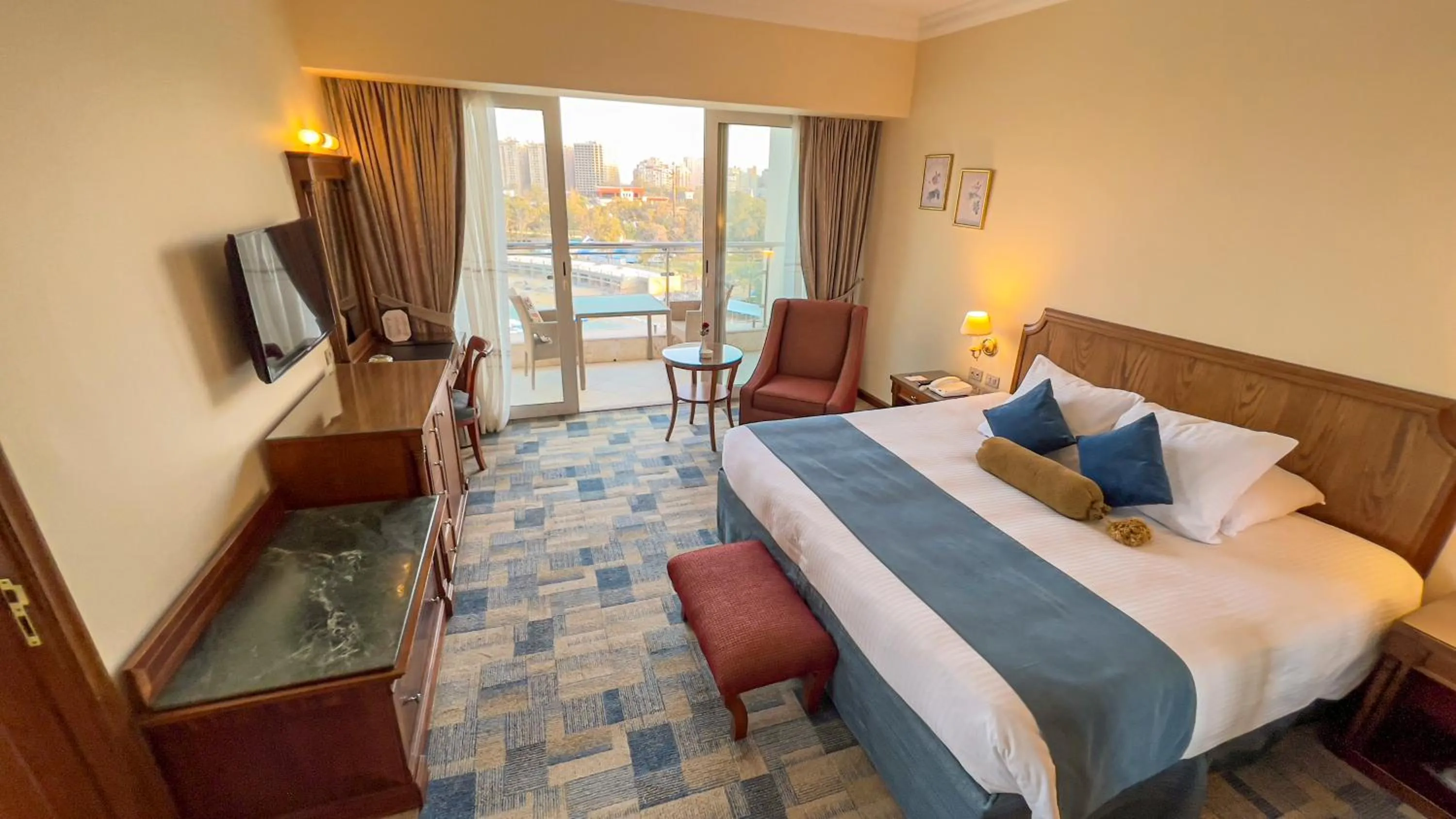 Corner Suite in Helnan Royal Palestine Hotel - Montazah Gardens