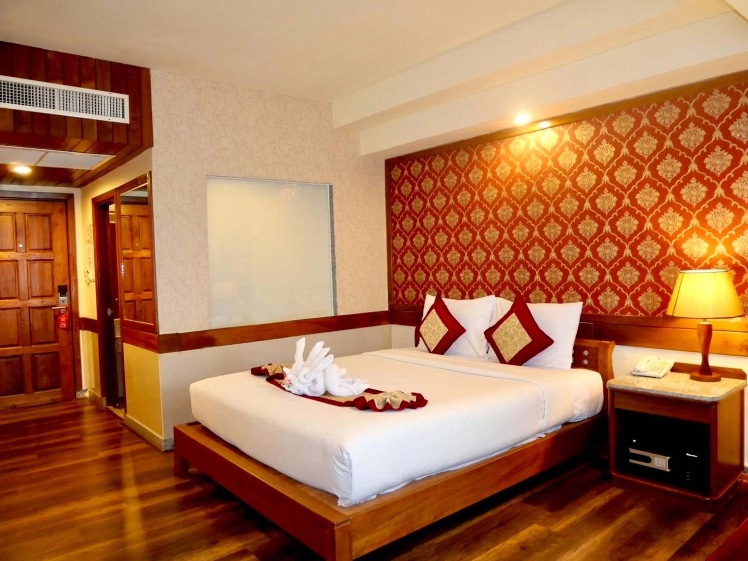 Deluxe Double Room in Boutique City Hotel