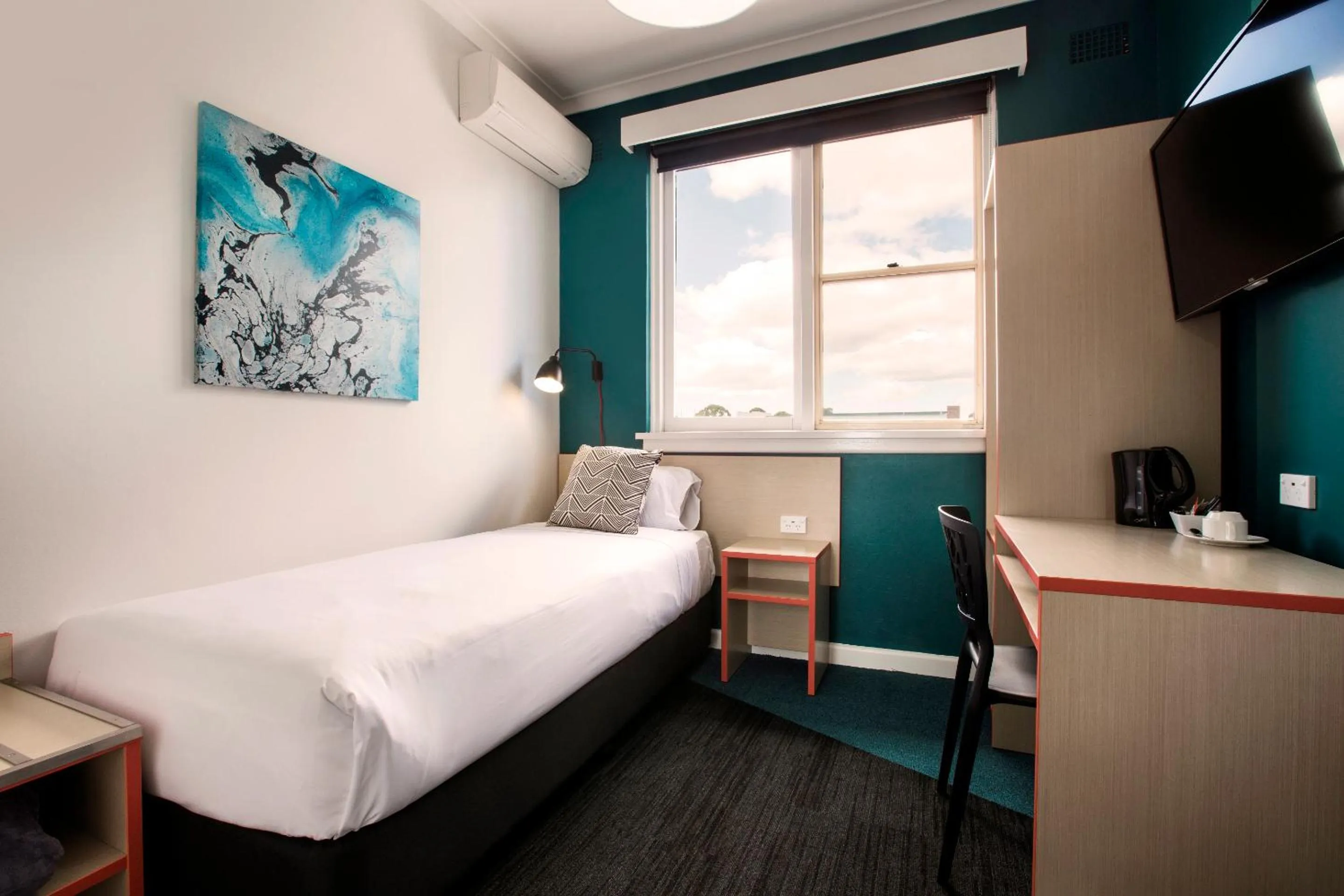 Single Room with Shared Bathroom  in Greenacre Hotel